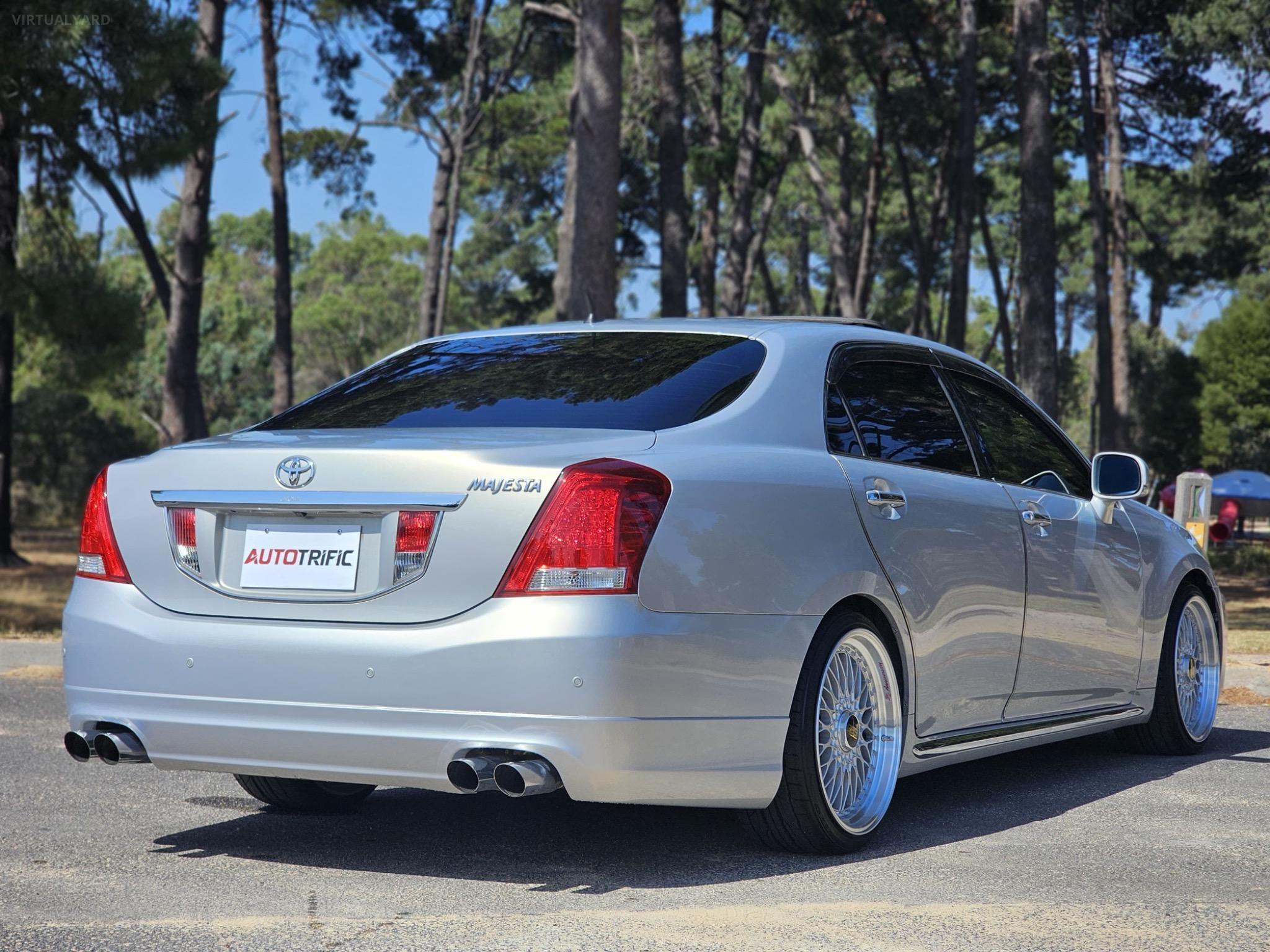 TOYOTA CROWN MAJESTA V8