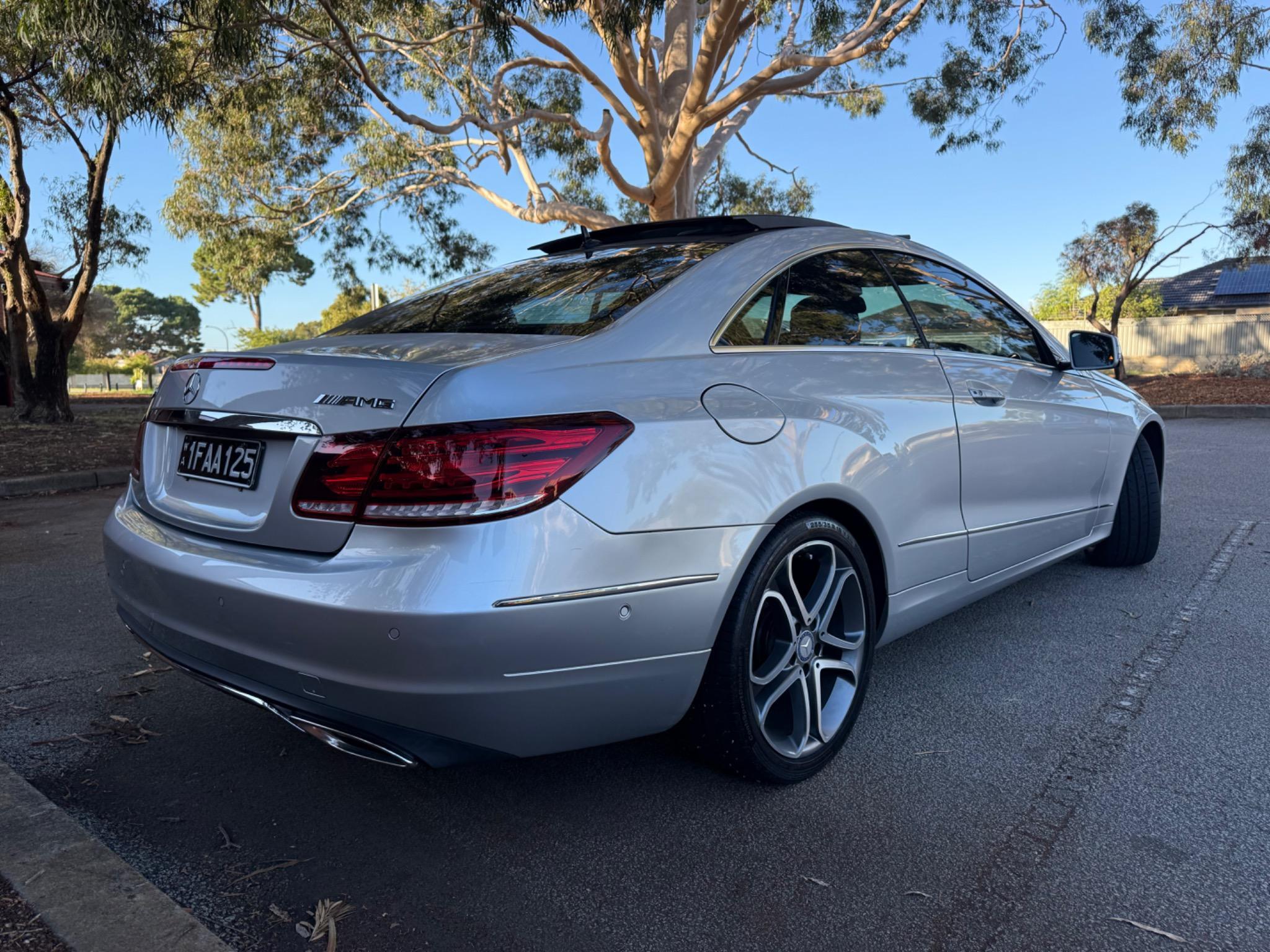 MERCEDES-BENZ E200