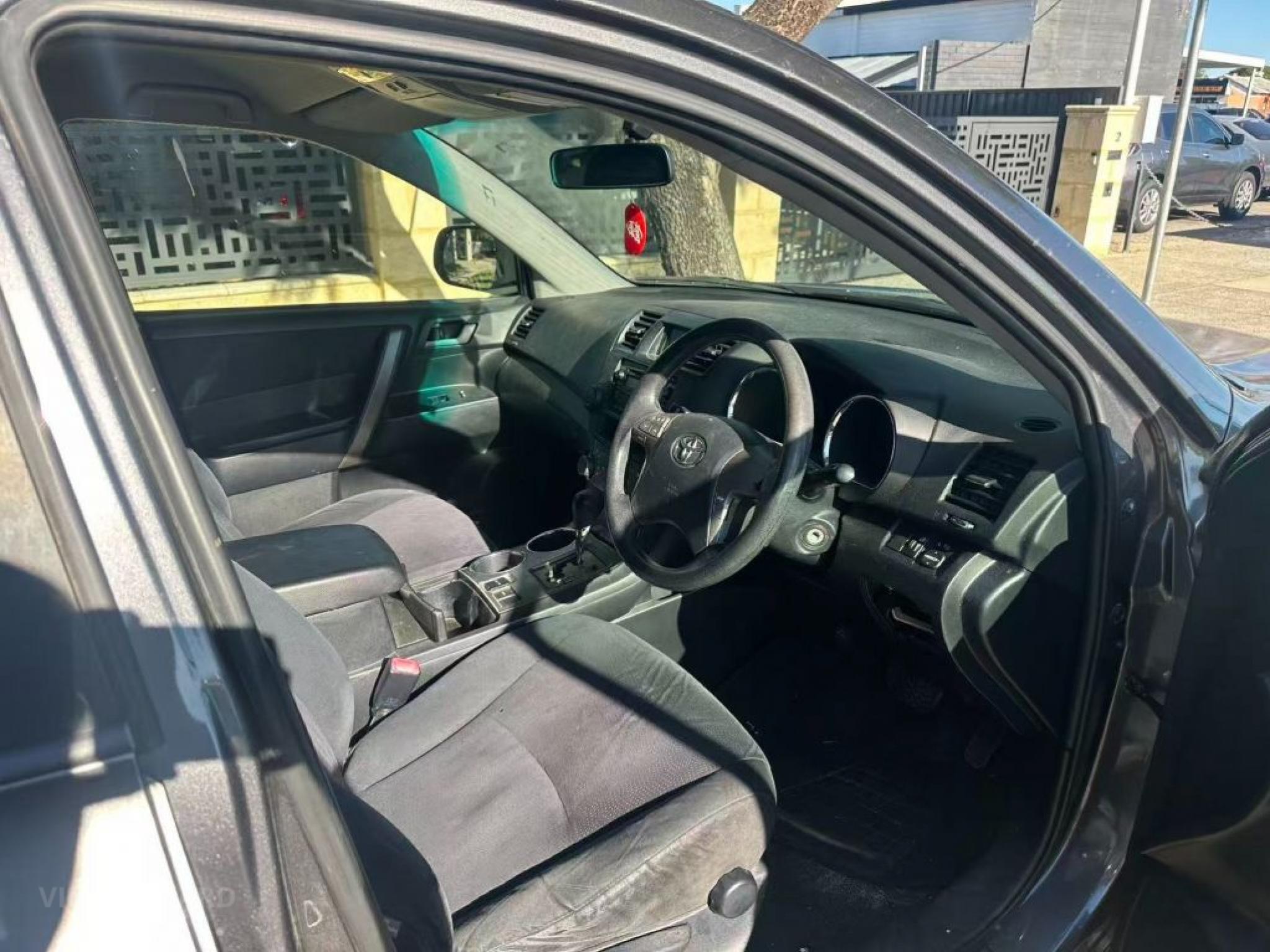 TOYOTA KLUGER