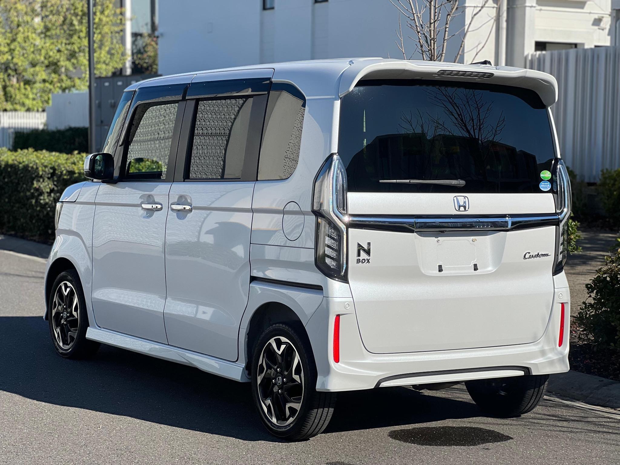 HONDA N-BOX 4WD