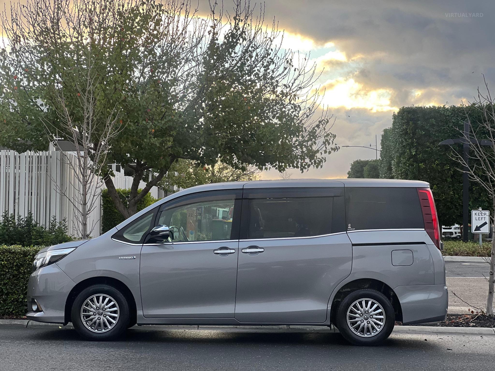 TOYOTA ESQUIRE HYBRID