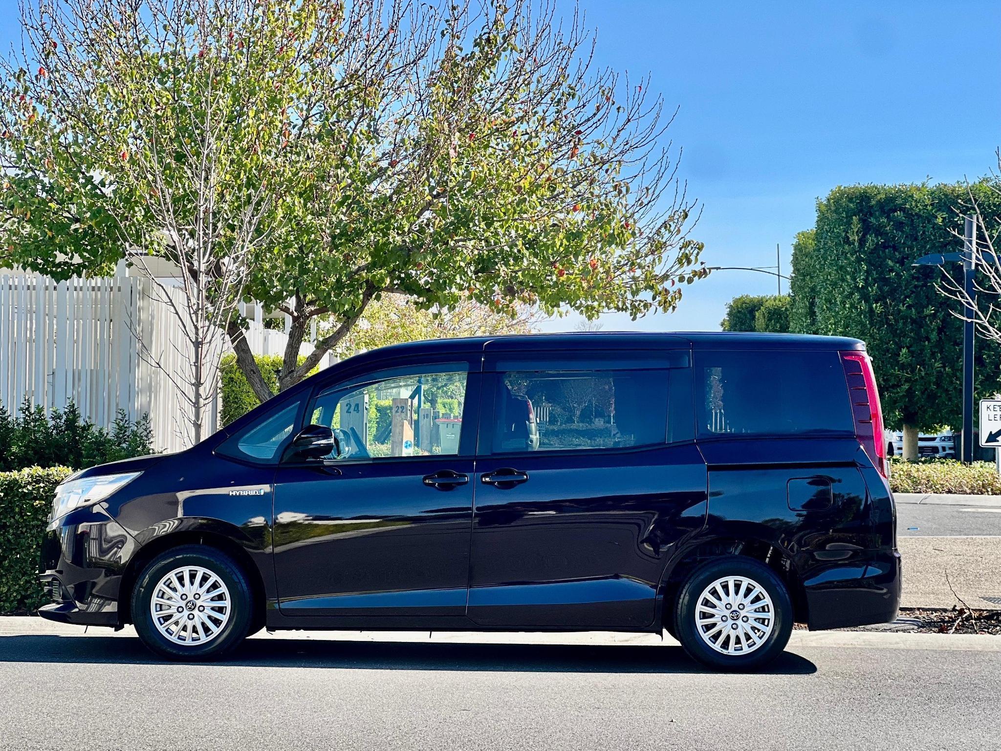TOYOTA NOAH HYBRID