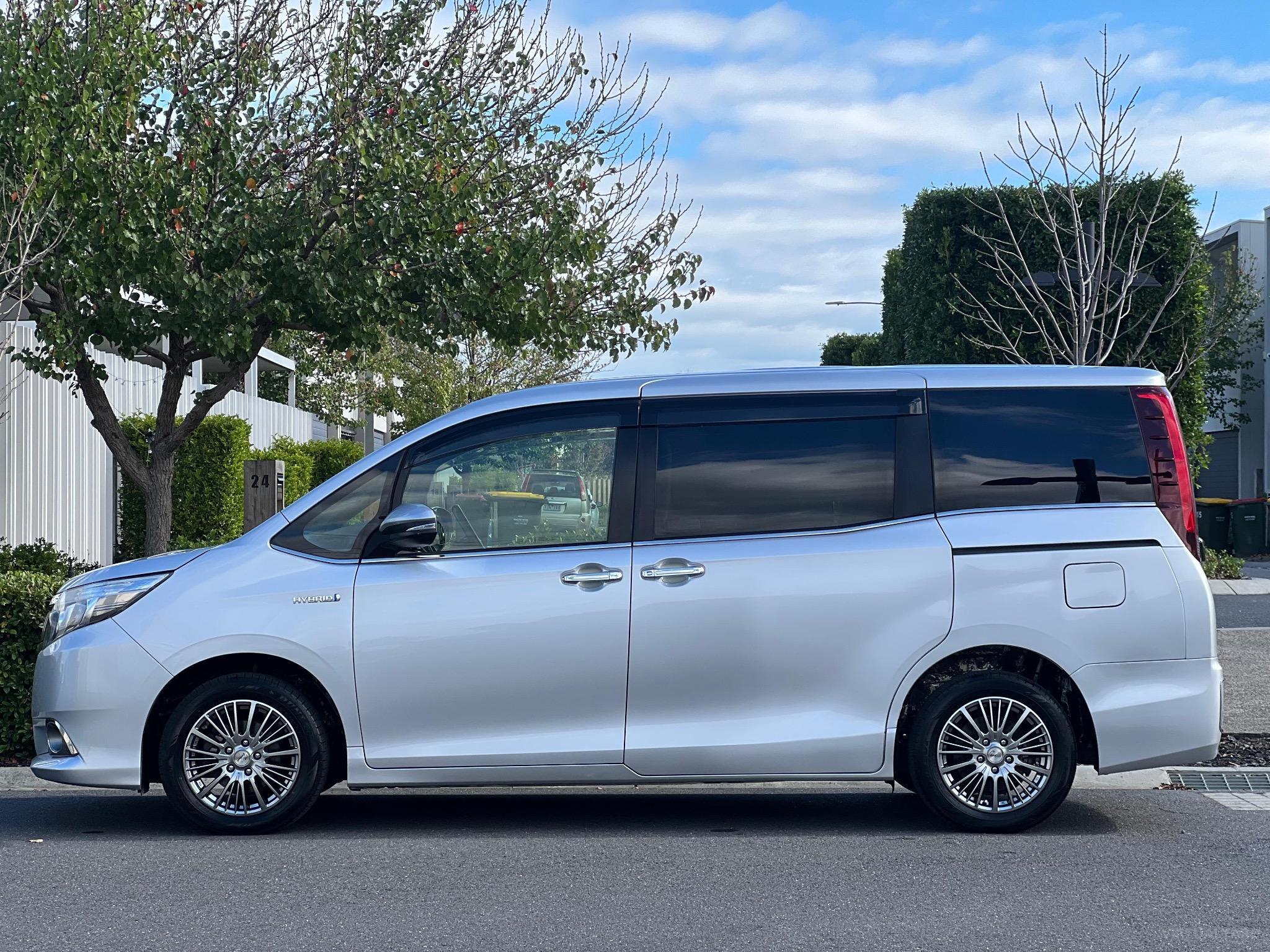TOYOTA ESQUIRE HYBRID