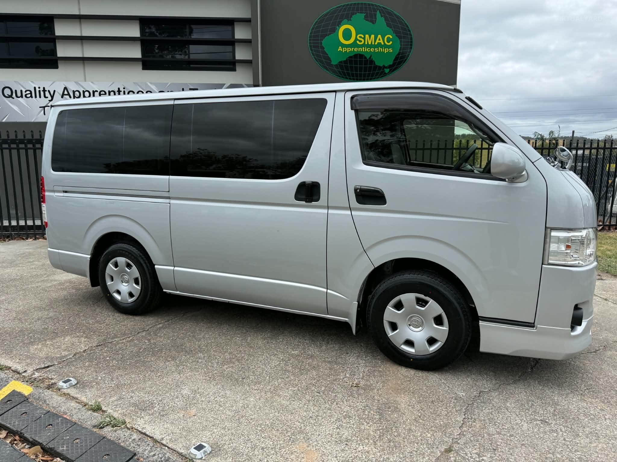 TOYOTA HIACE