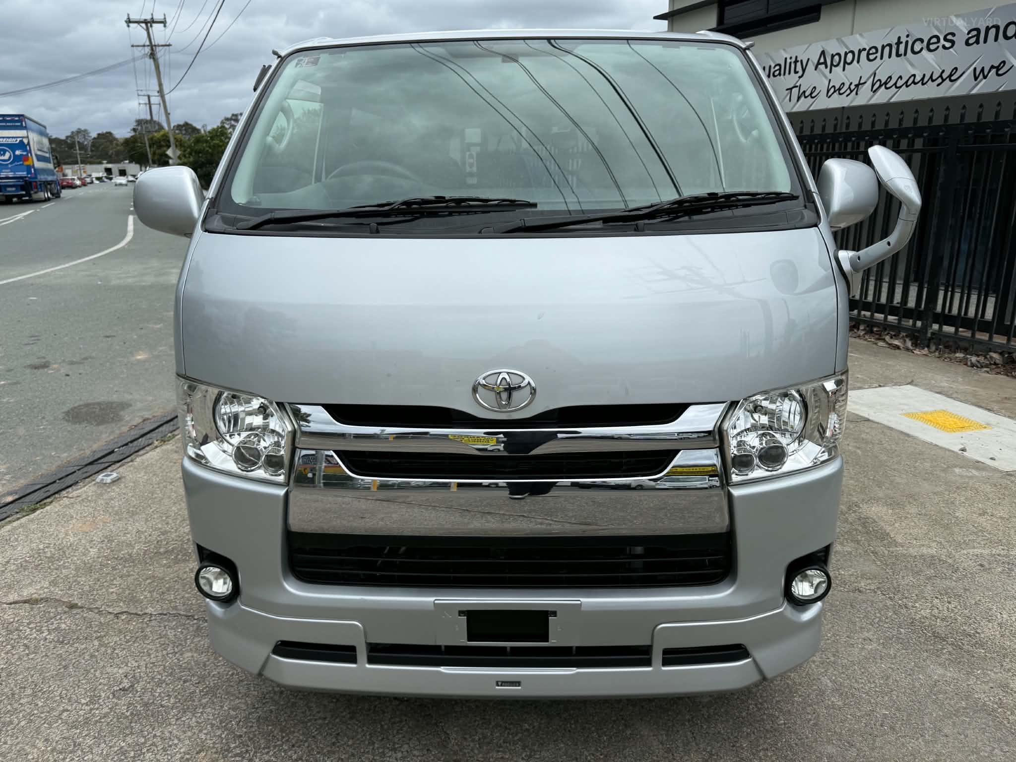 TOYOTA HIACE