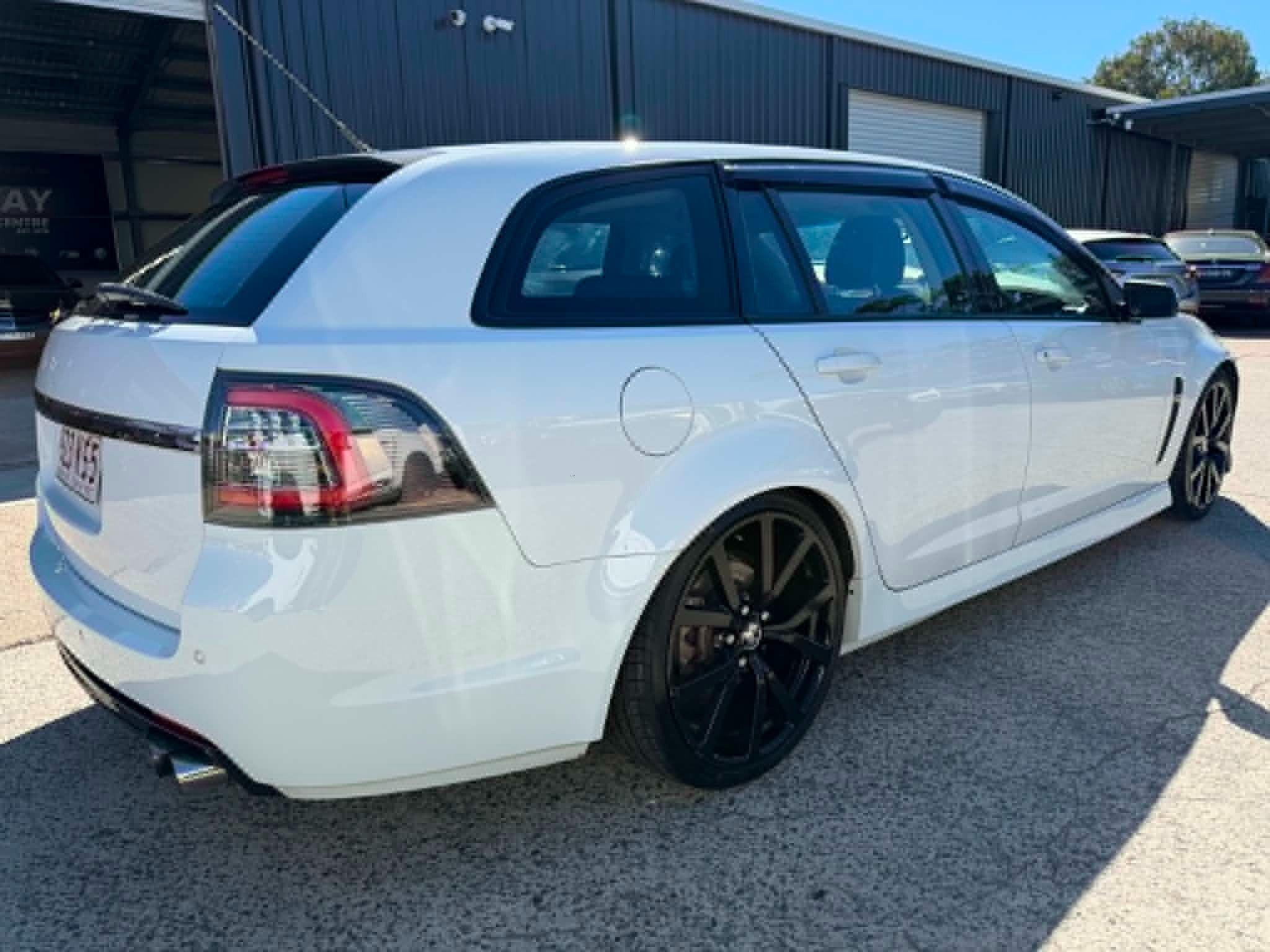 HOLDEN COMMODORE