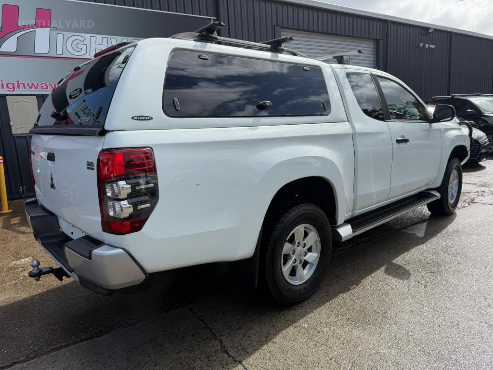 MITSUBISHI TRITON