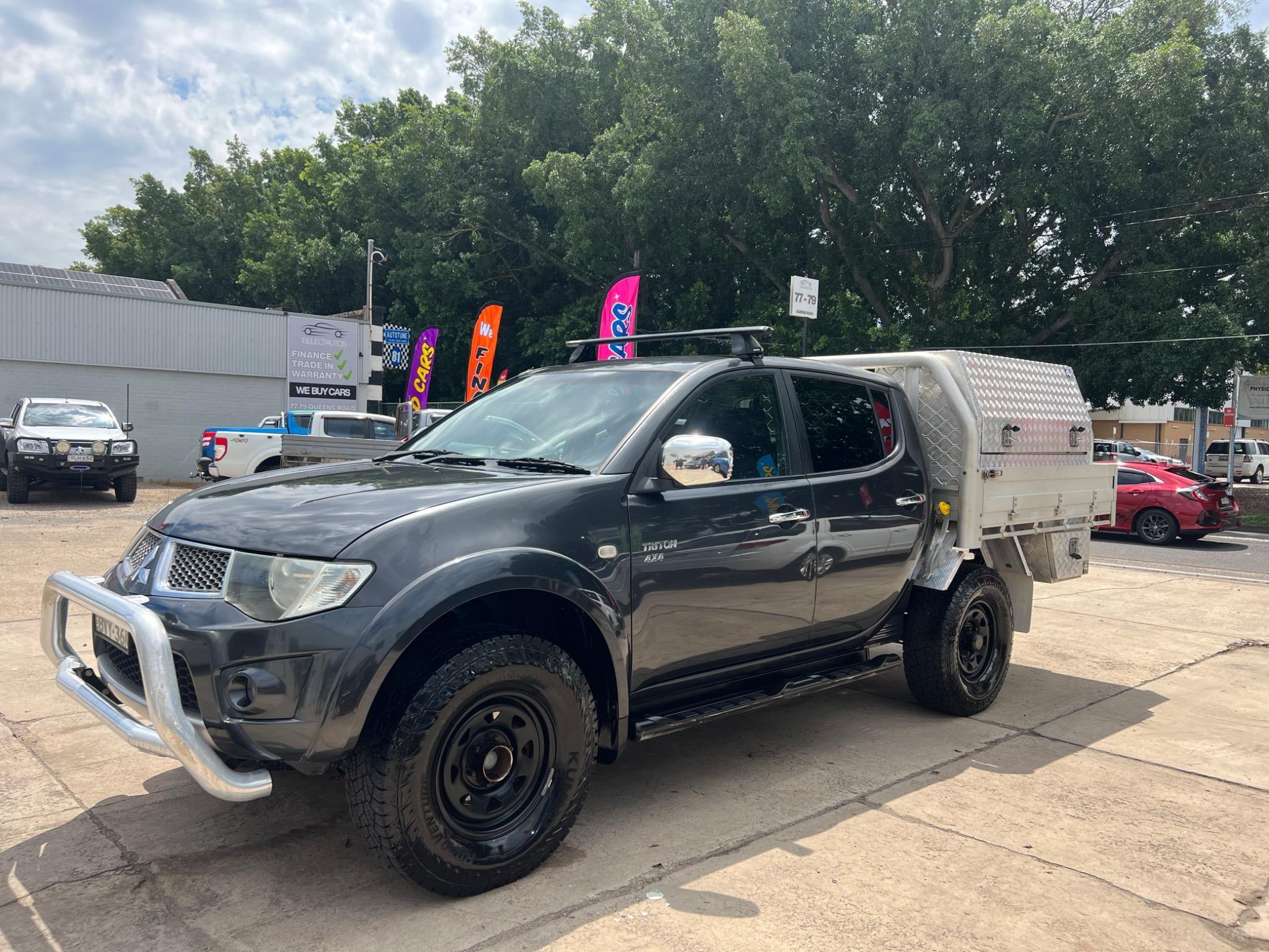 MITSUBISHI TRITON