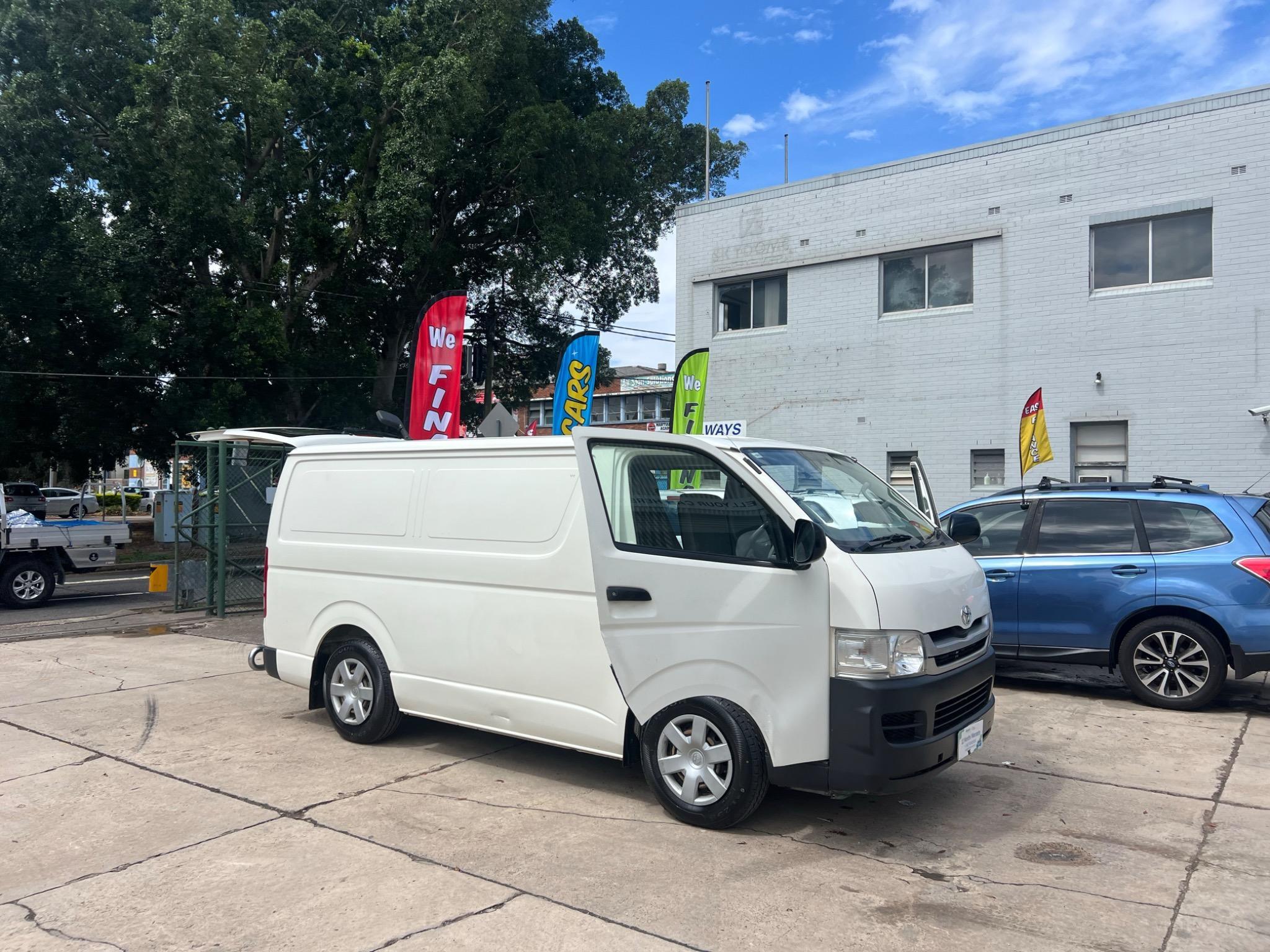 TOYOTA HIACE