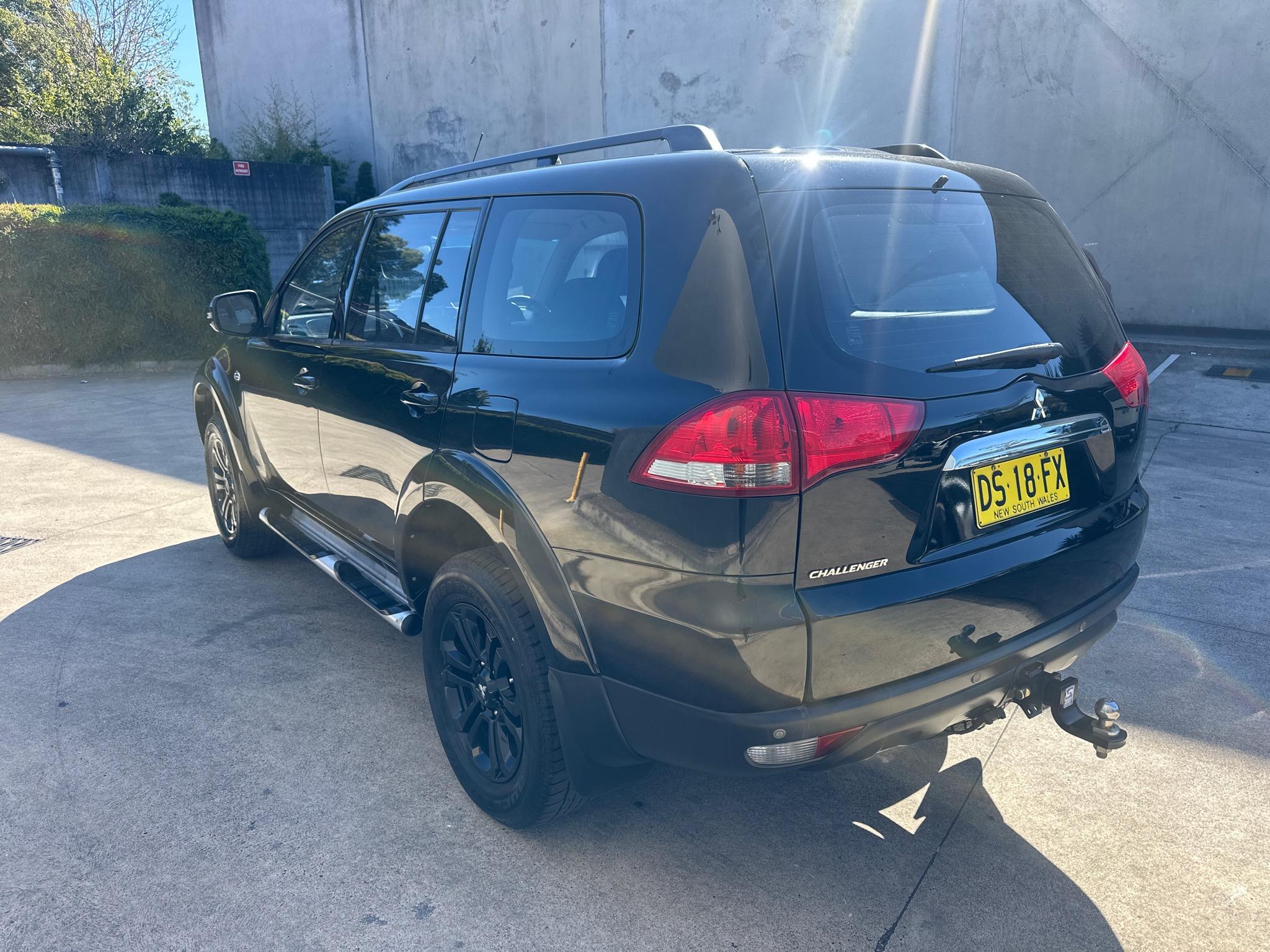 MITSUBISHI CHALLENGER PC WAGON 5DR SPTS AUTO 5SP 4X4 2.5DT [MY14] image 4