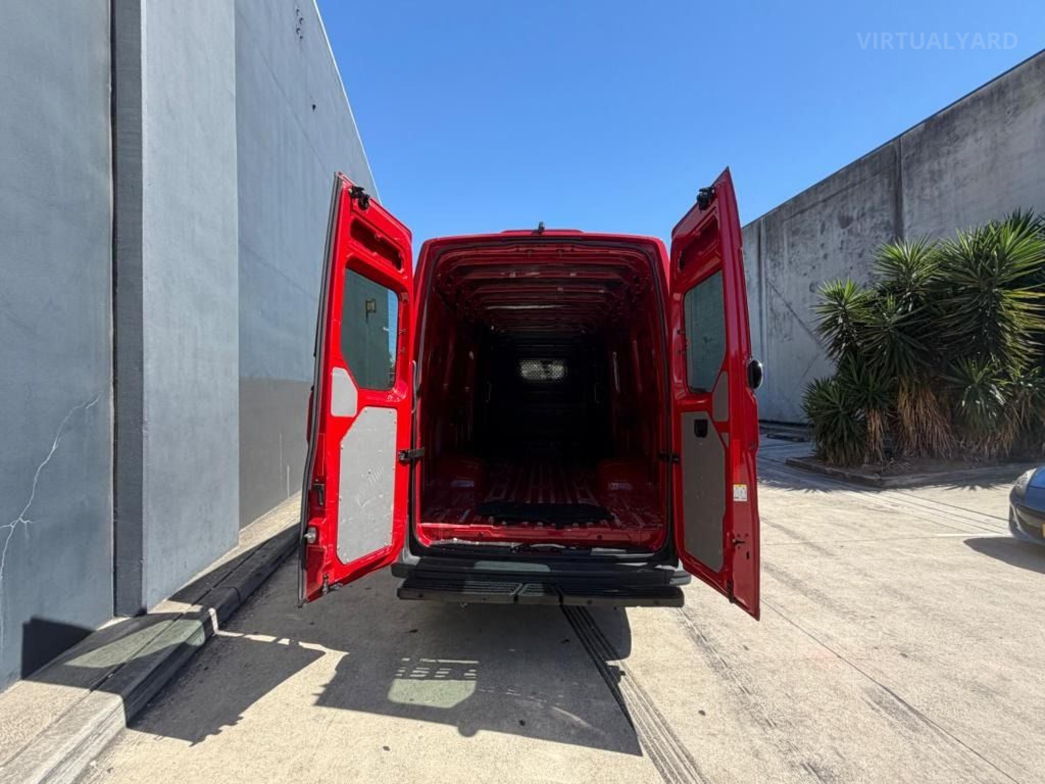 VOLKSWAGEN CRAFTER SY1 MY21 50 TDI410 VAN HIGH ROOF LWB 4DR AUTO 8SP 1742KG 2.0DTT (O/HANG) image 17