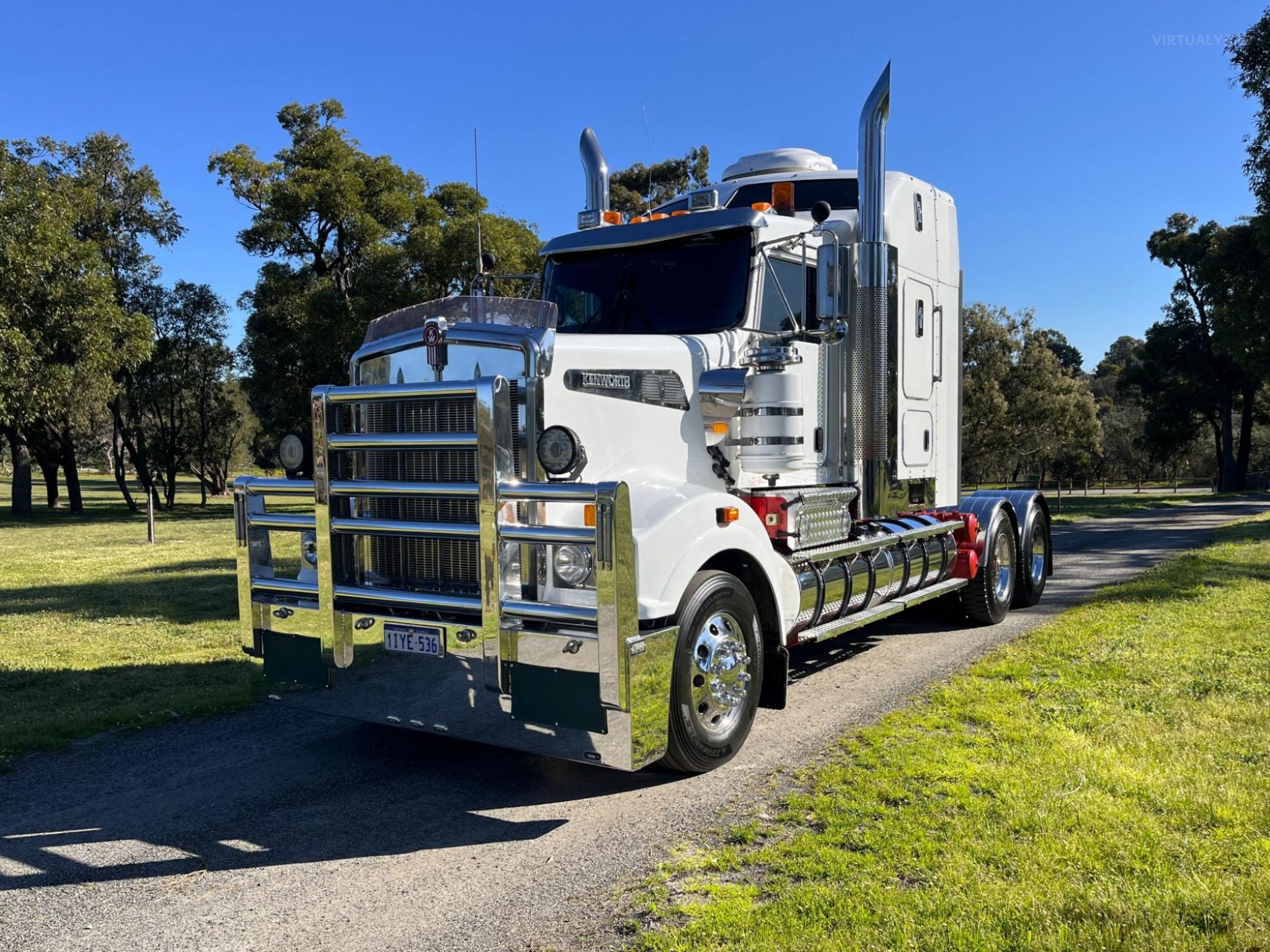 KENWORTH T909