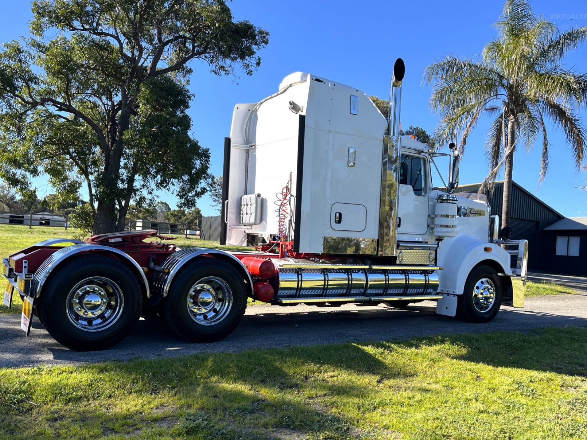 KENWORTH T909