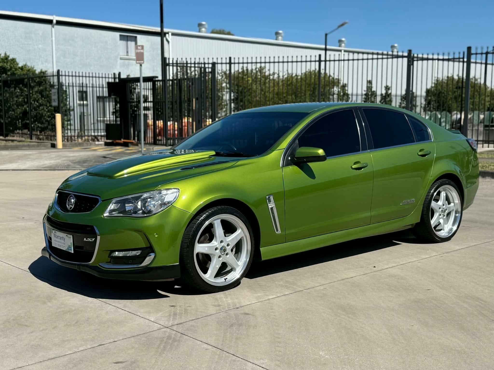 HOLDEN COMMODORE