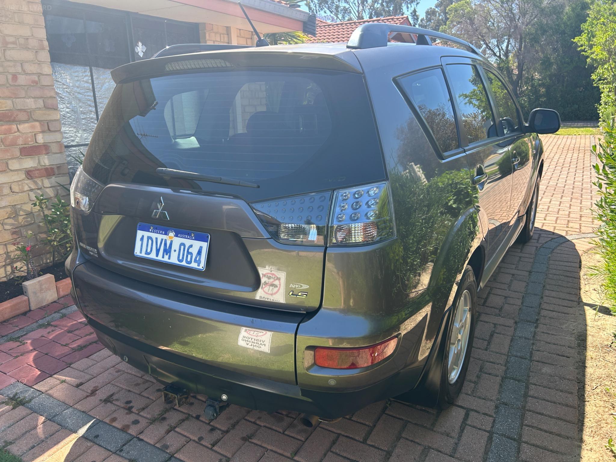 MITSUBISHI OUTLANDER