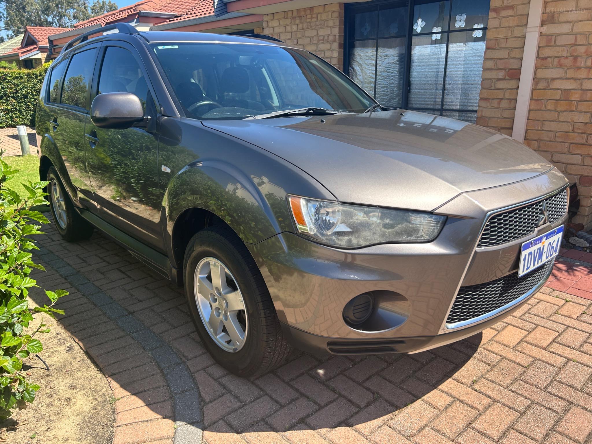 MITSUBISHI OUTLANDER