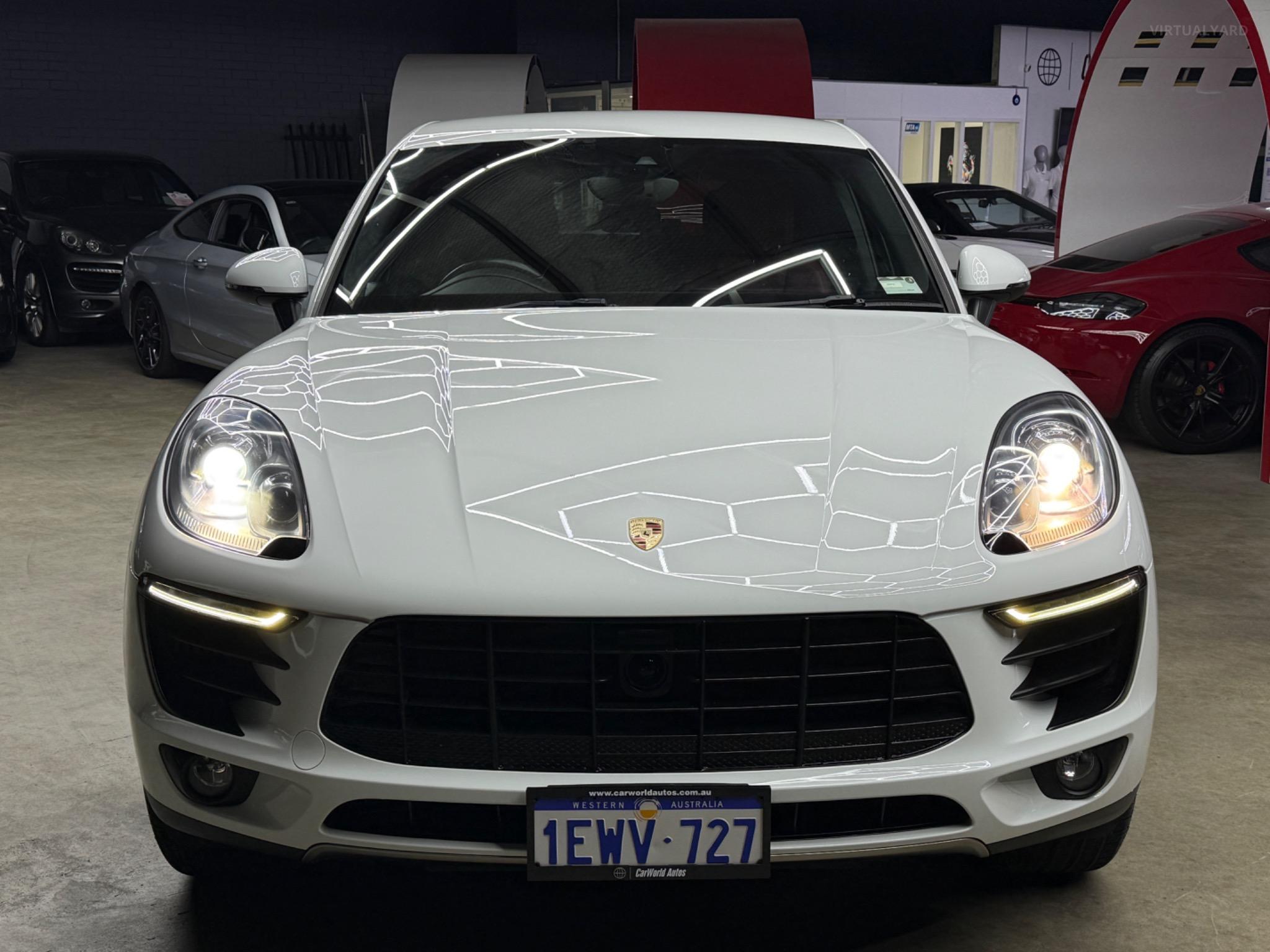 PORSCHE MACAN