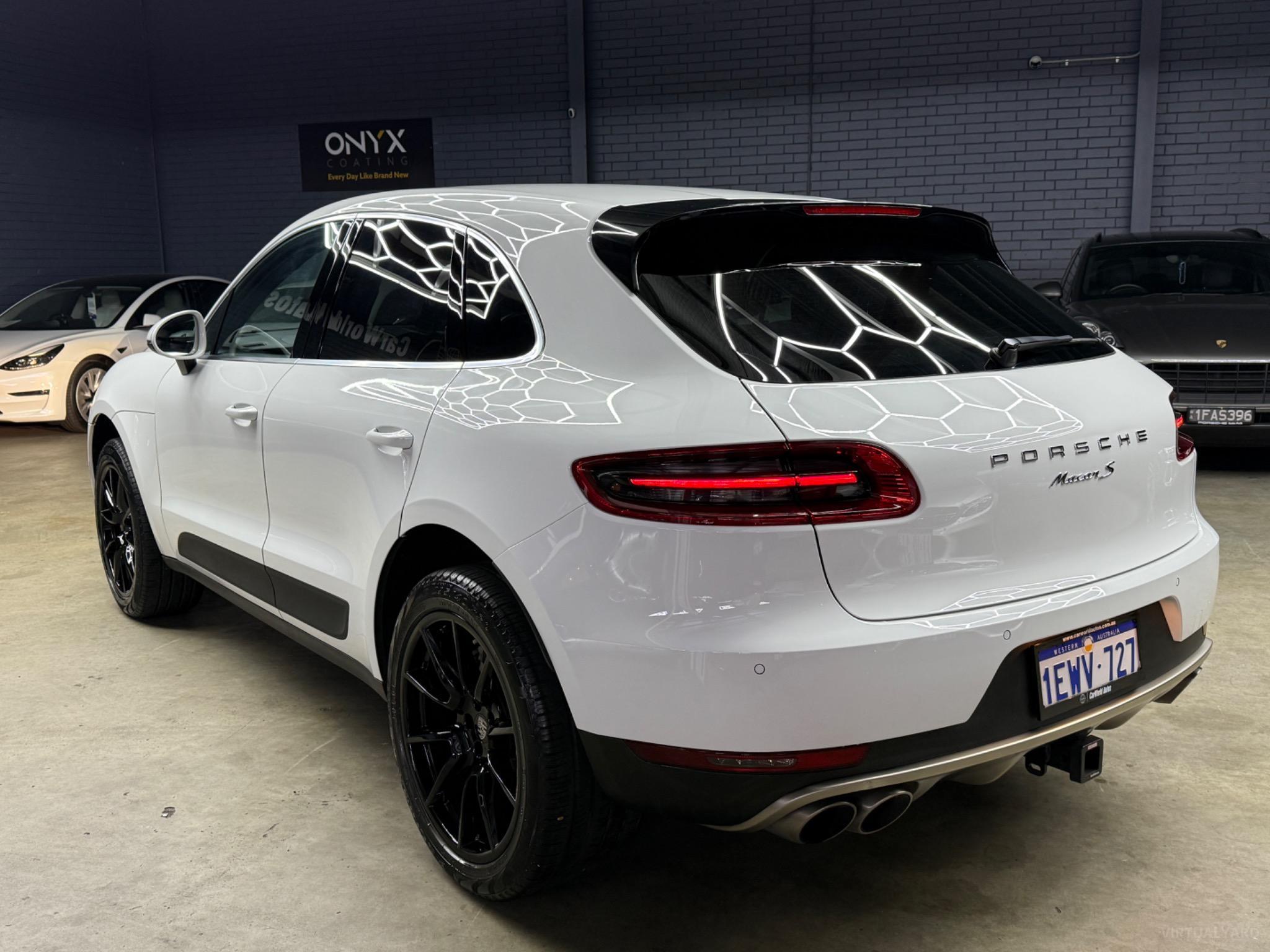 PORSCHE MACAN
