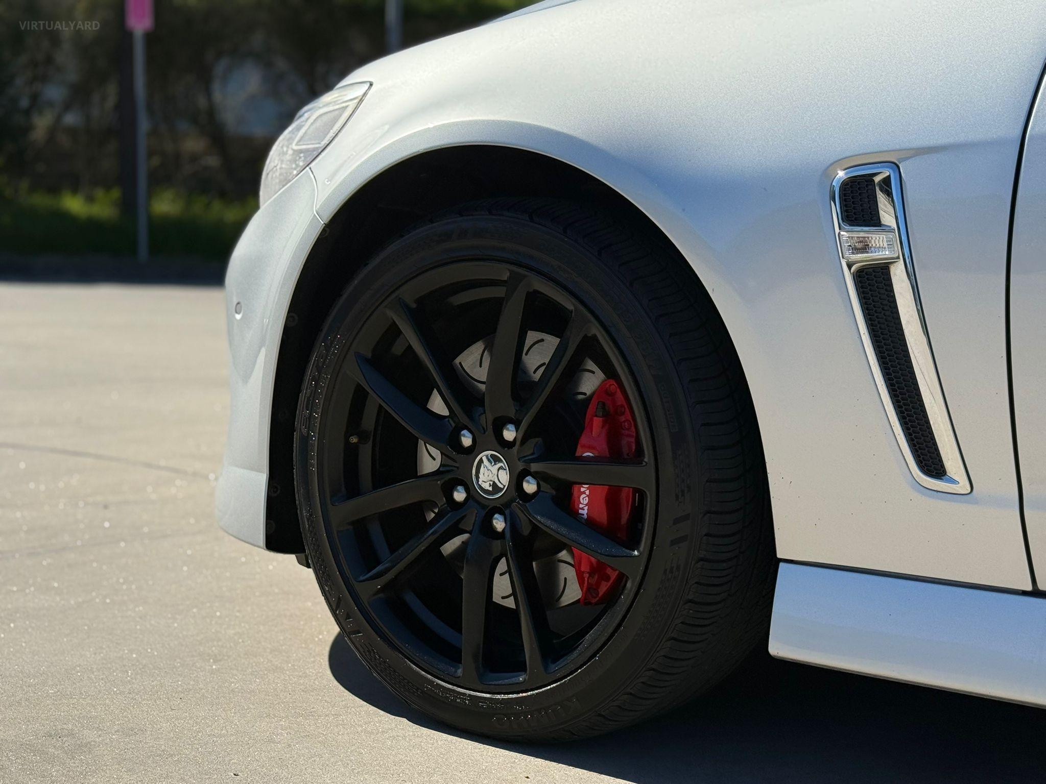 HOLDEN COMMODORE