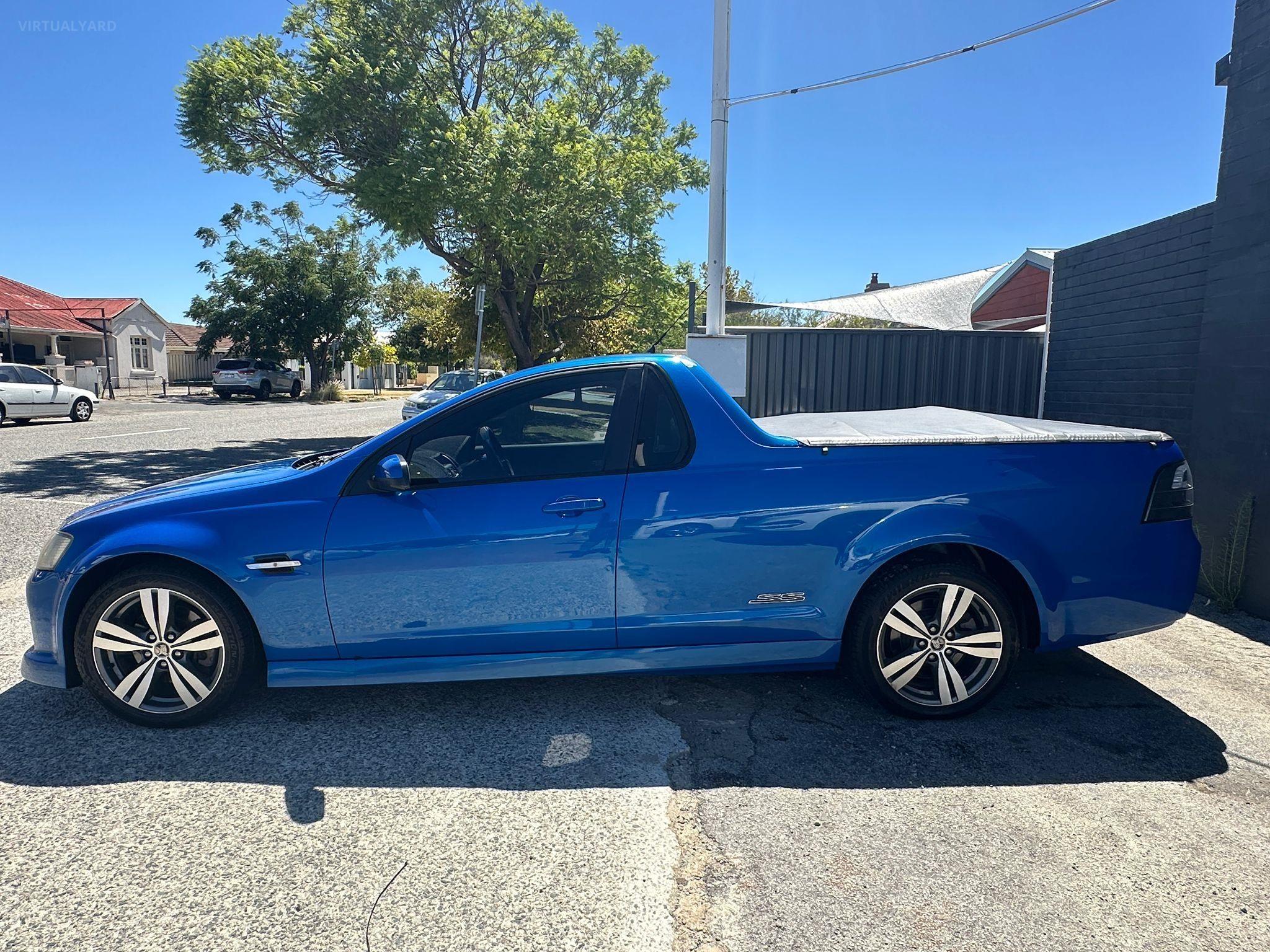 HOLDEN COMMODORE