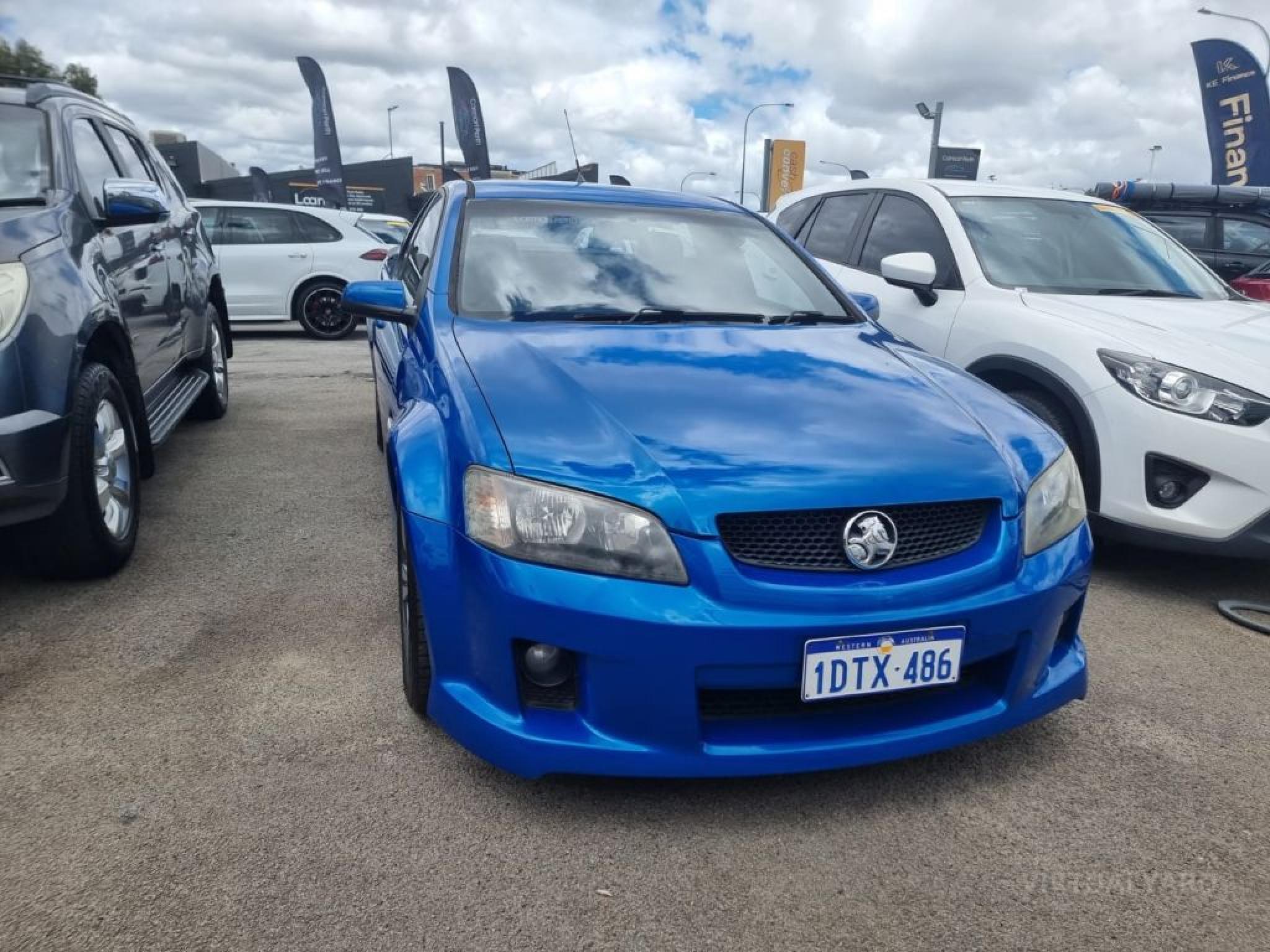HOLDEN COMMODORE