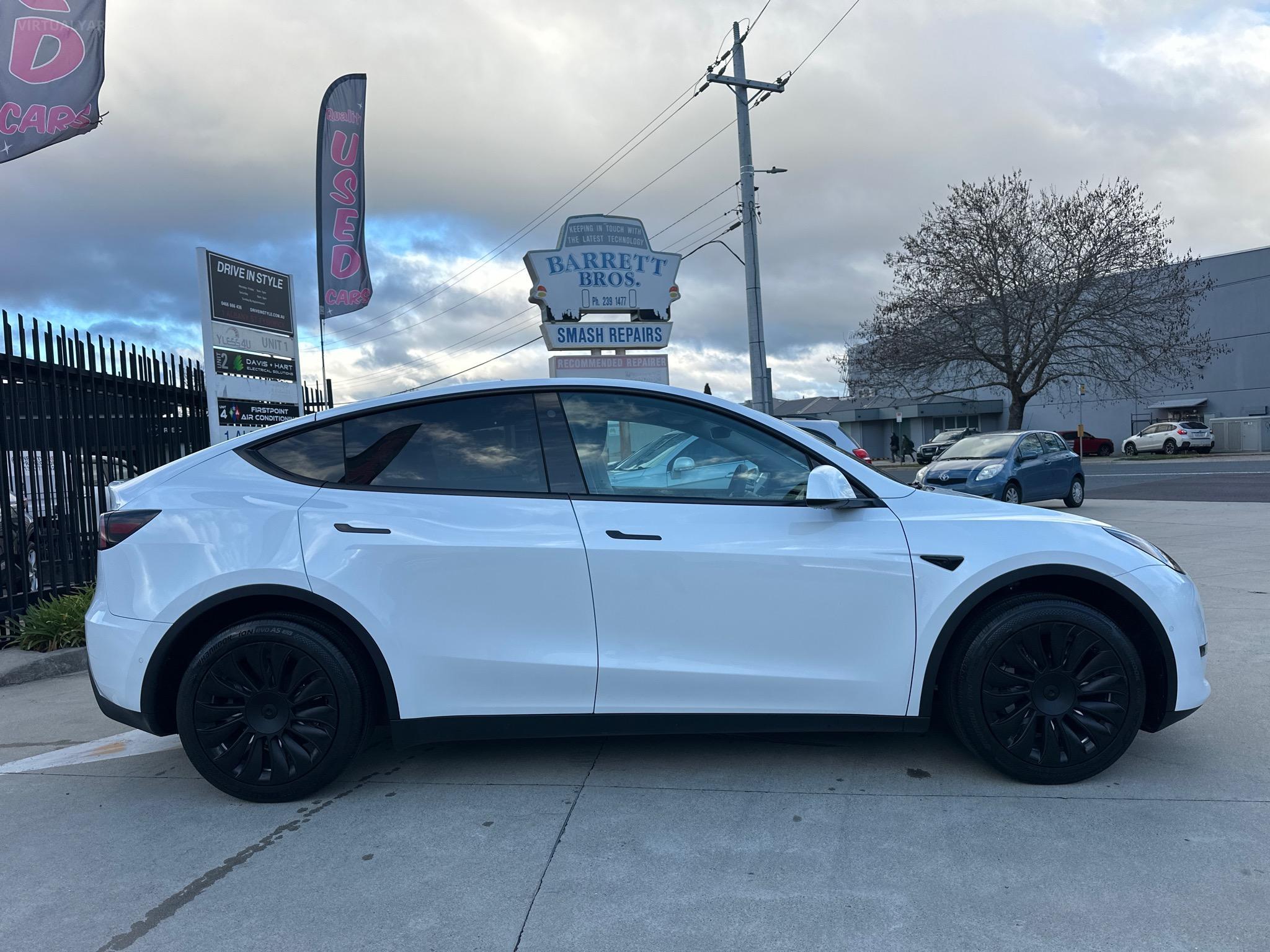 TESLA MODEL Y