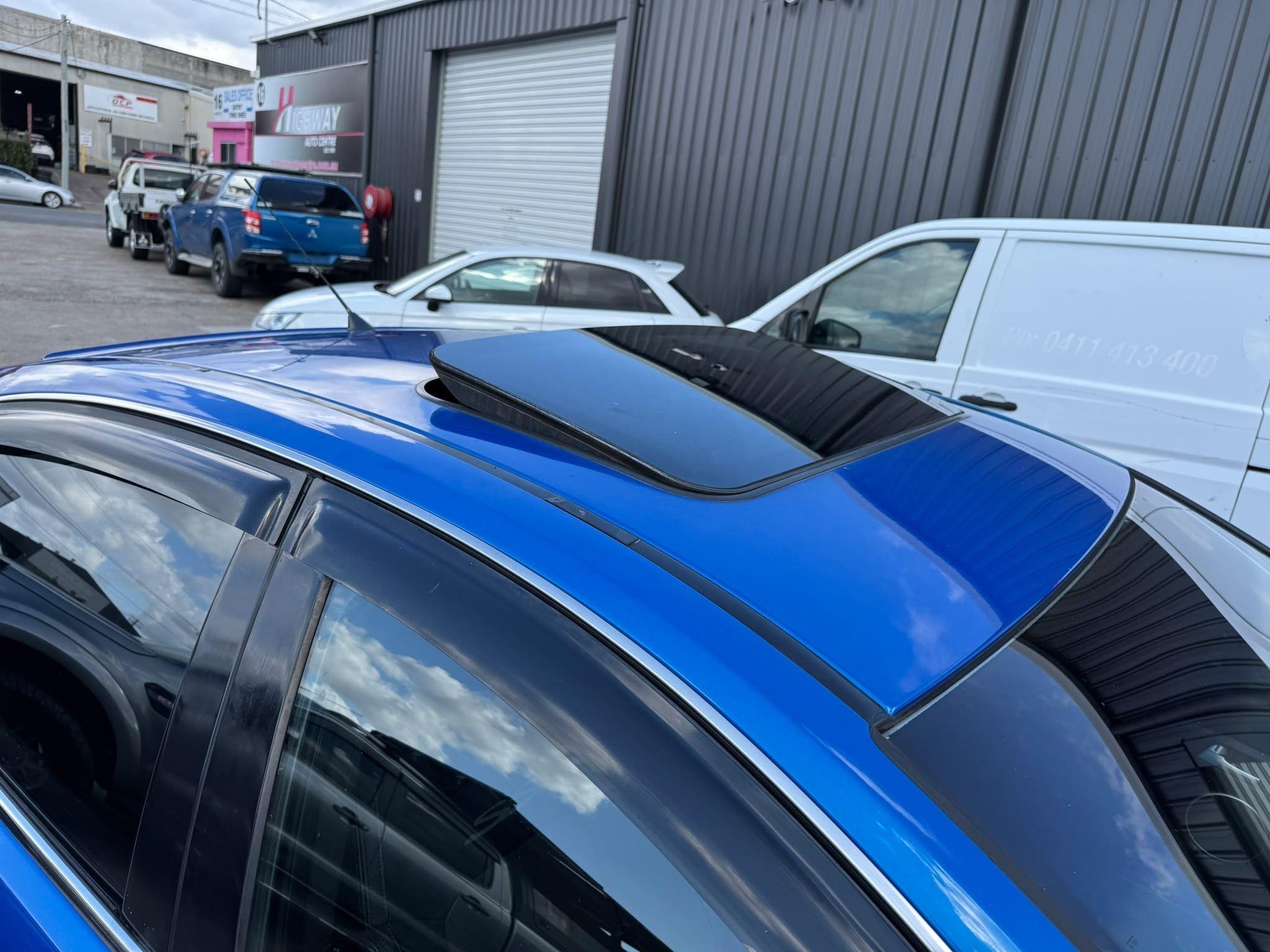 HOLDEN COMMODORE