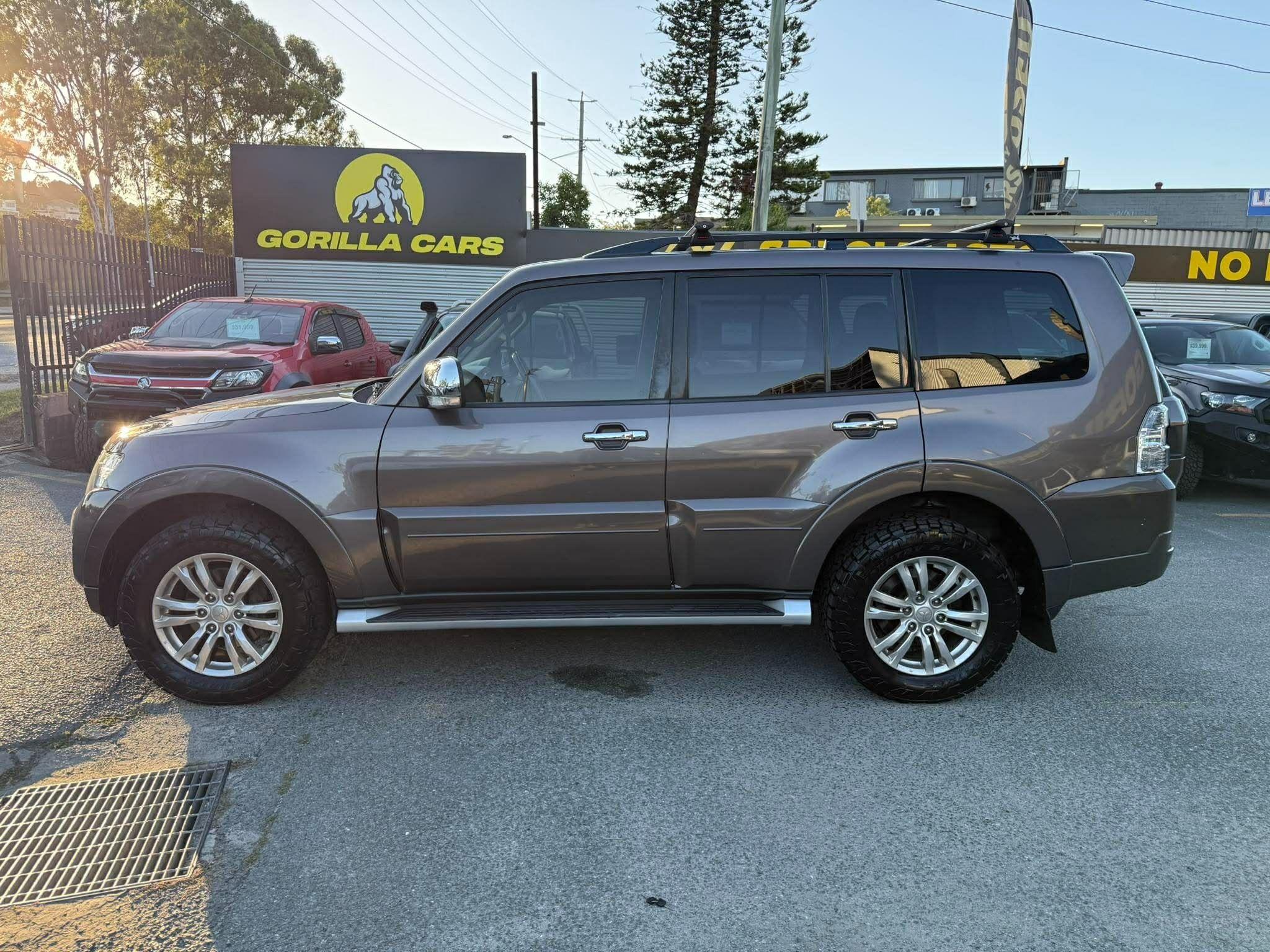 MITSUBISHI PAJERO
