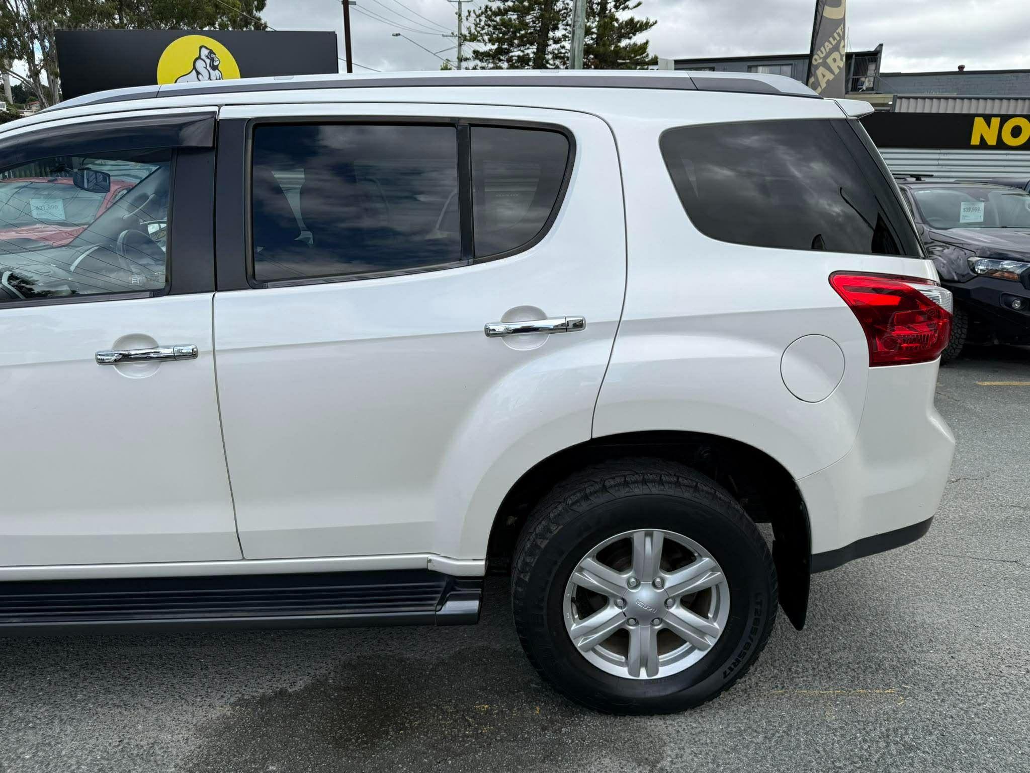 ISUZU MU-X