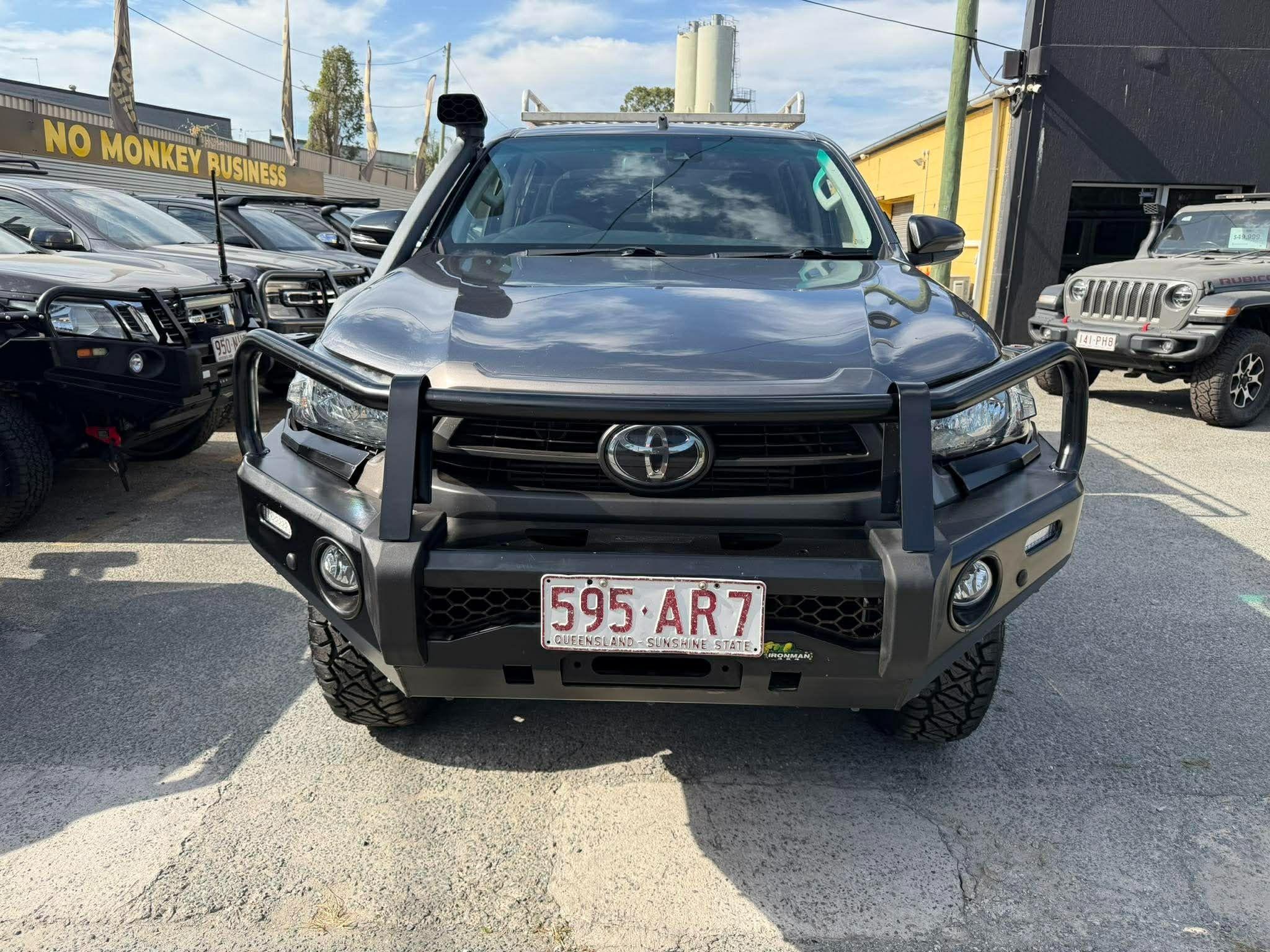 TOYOTA HILUX