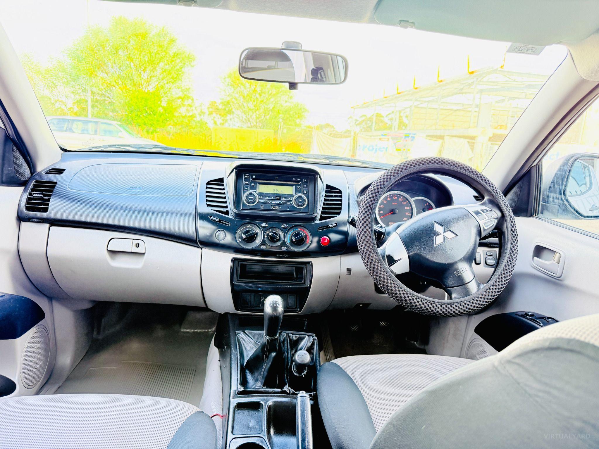 MITSUBISHI TRITON