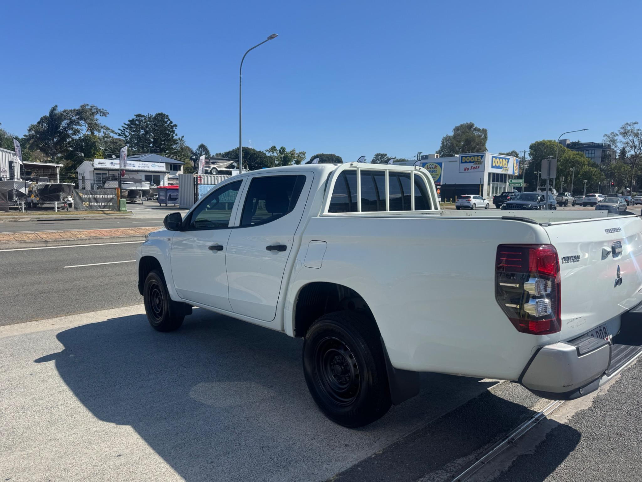MITSUBISHI TRITON