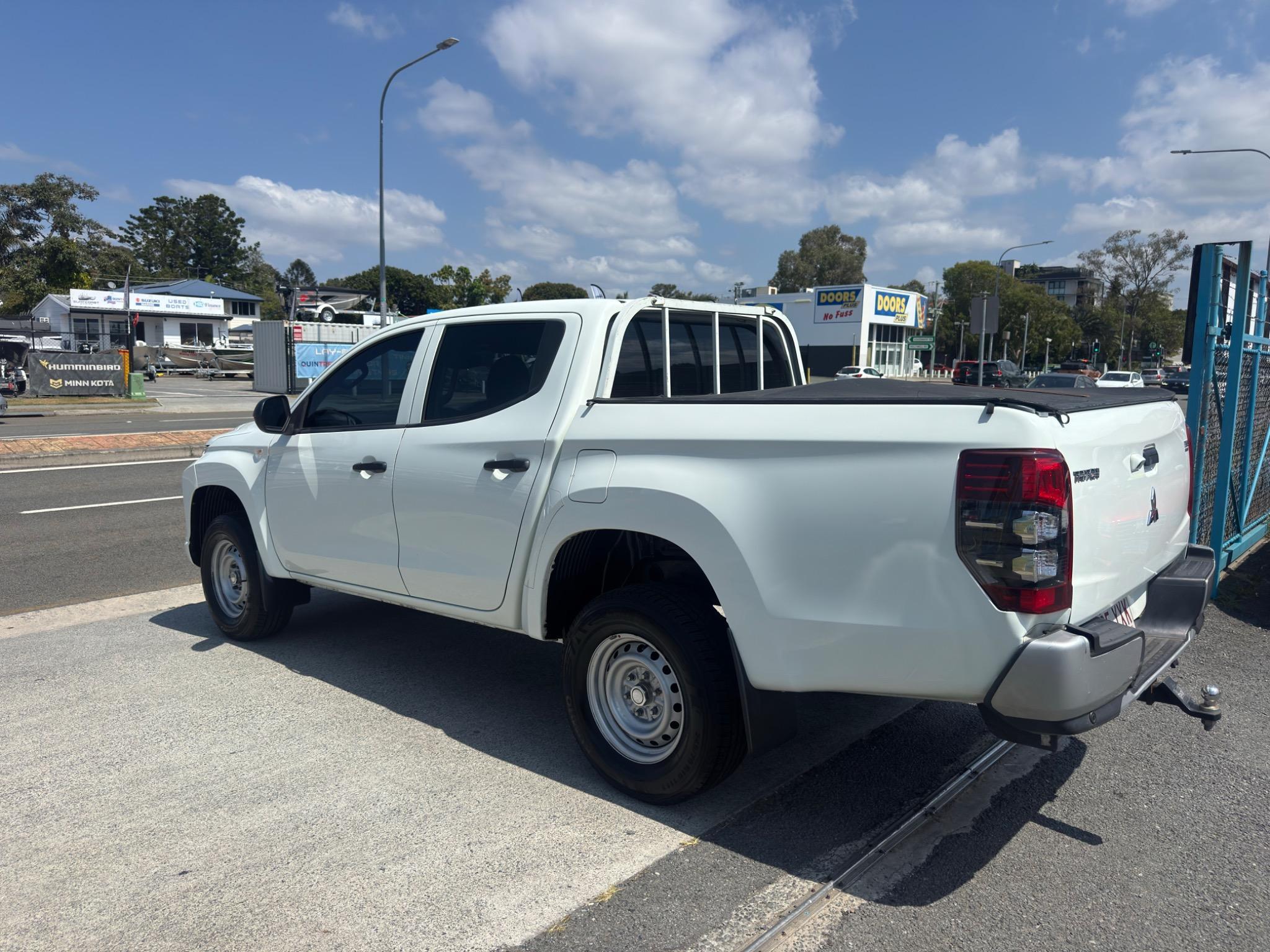 MITSUBISHI TRITON