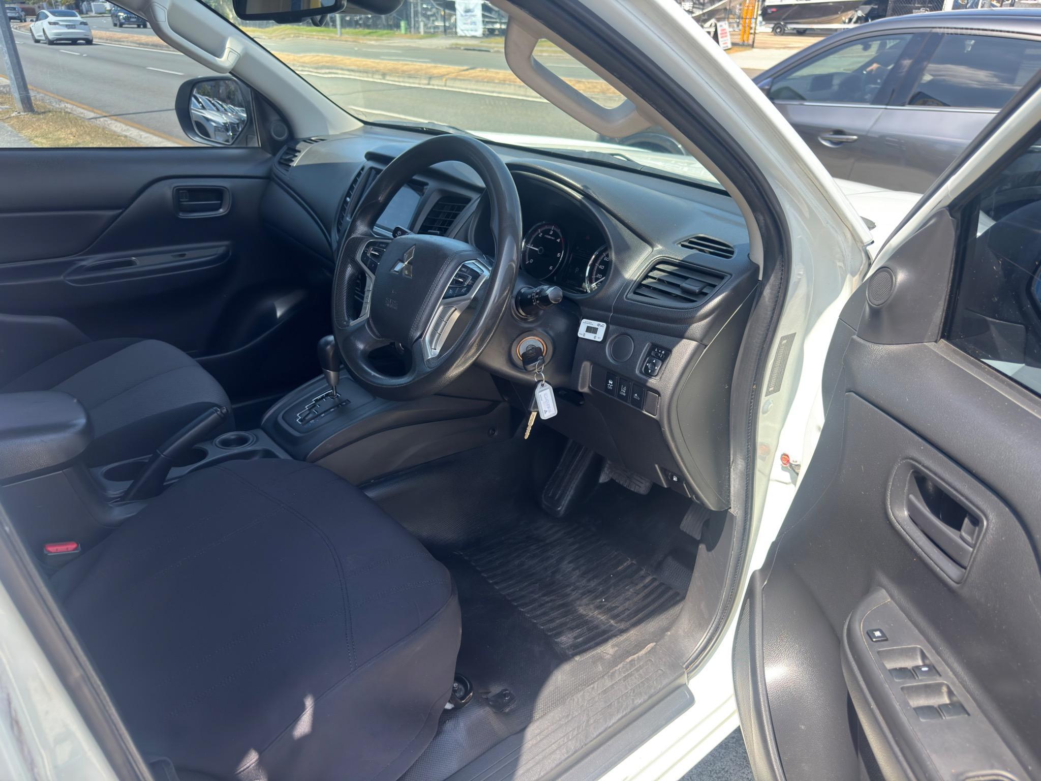 MITSUBISHI TRITON