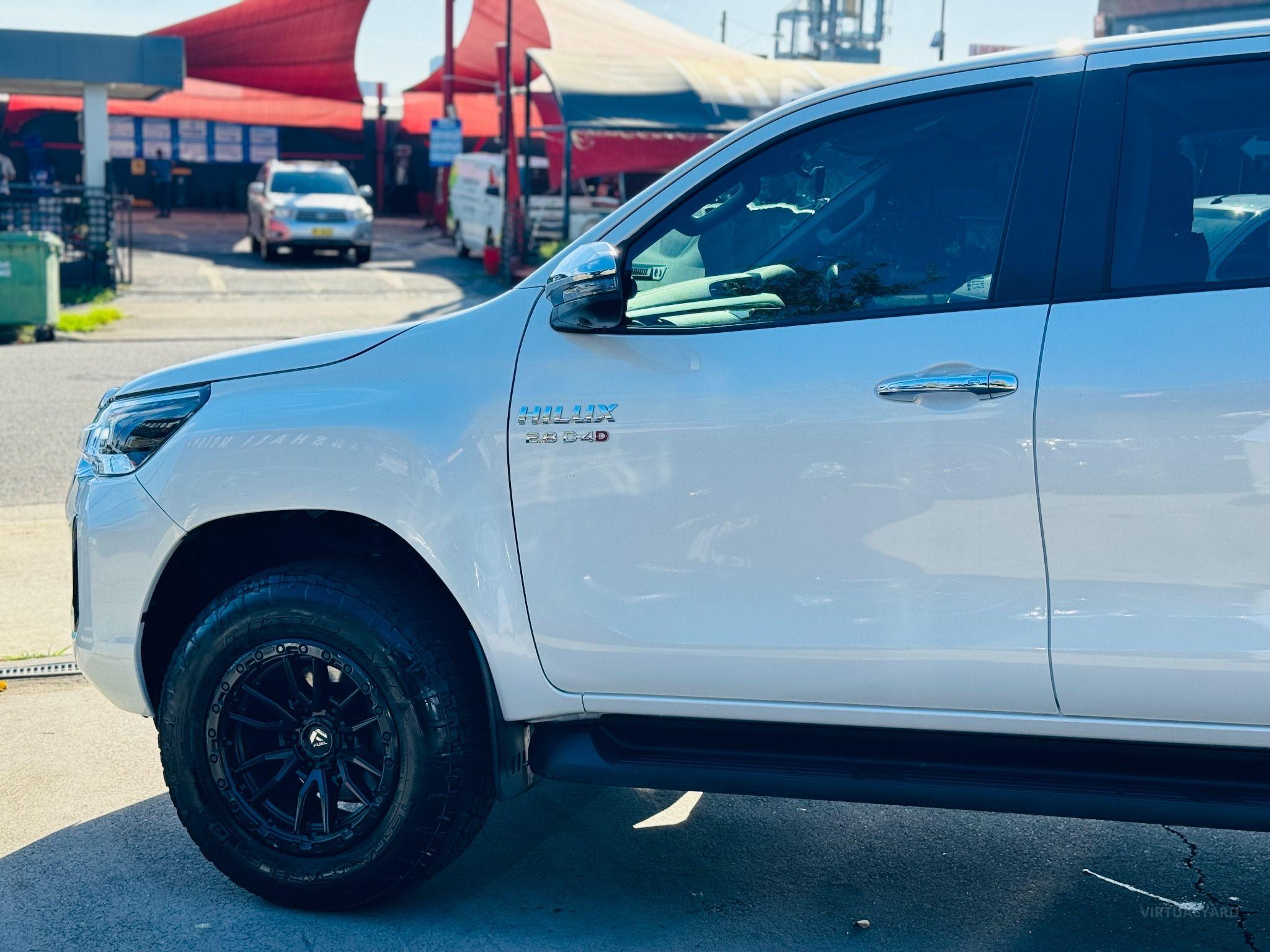 TOYOTA HILUX