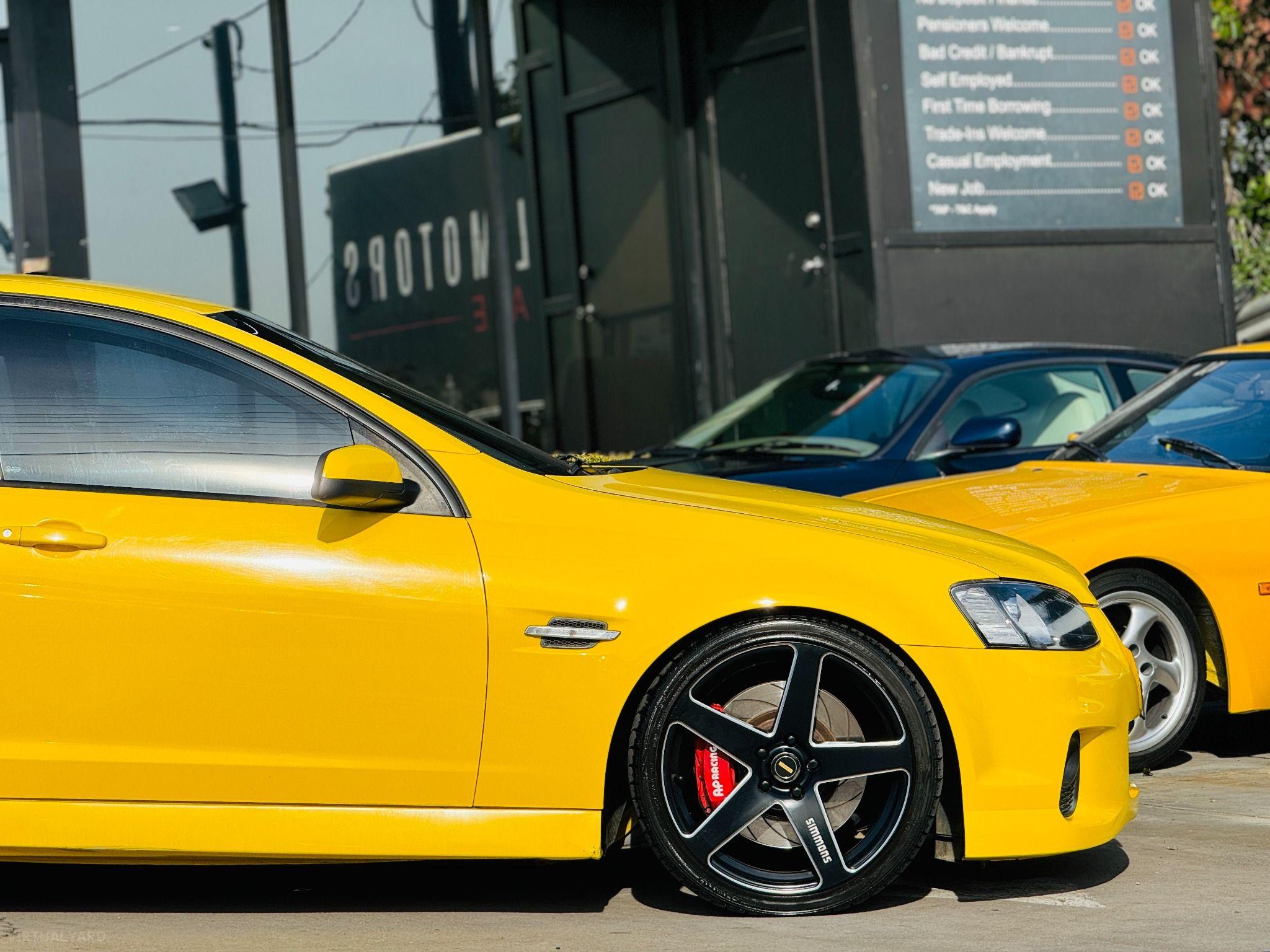 HOLDEN COMMODORE