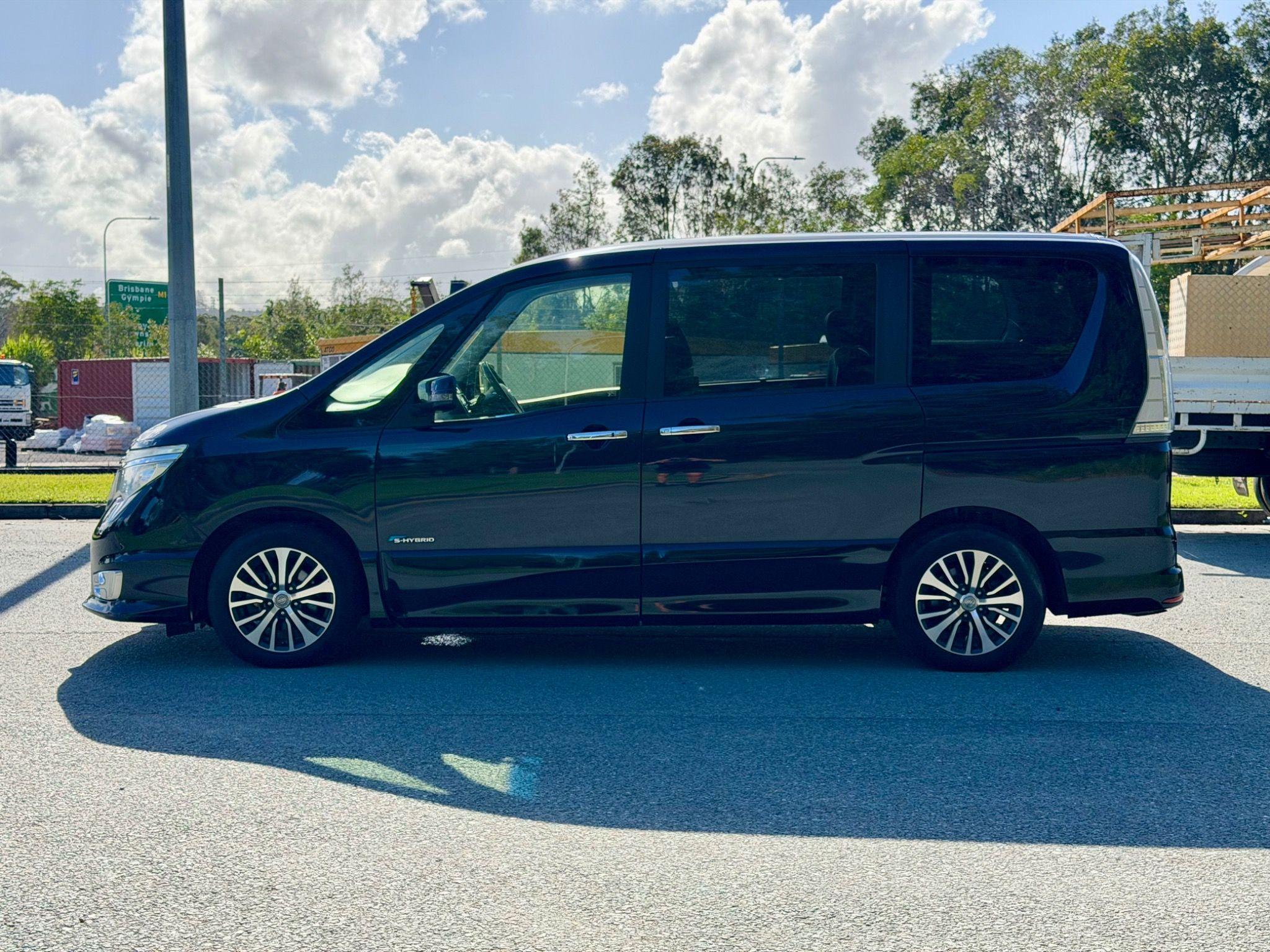 Nissan Serena Hybrid 8 Seat