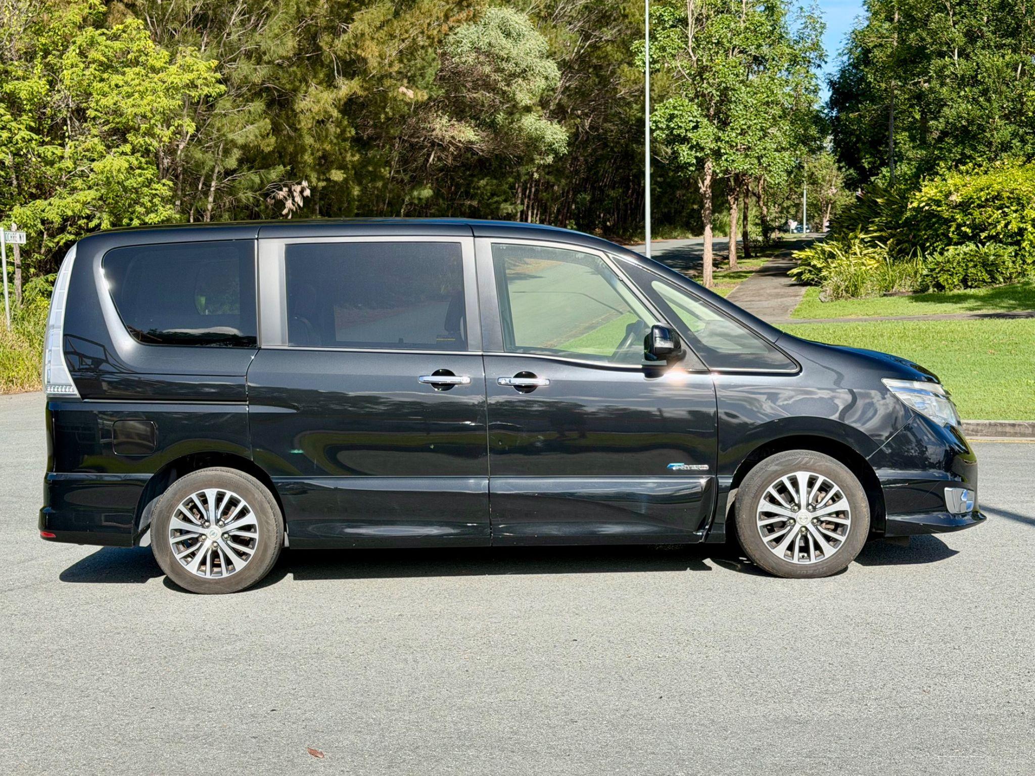 Nissan Serena Hybrid 8 Seat