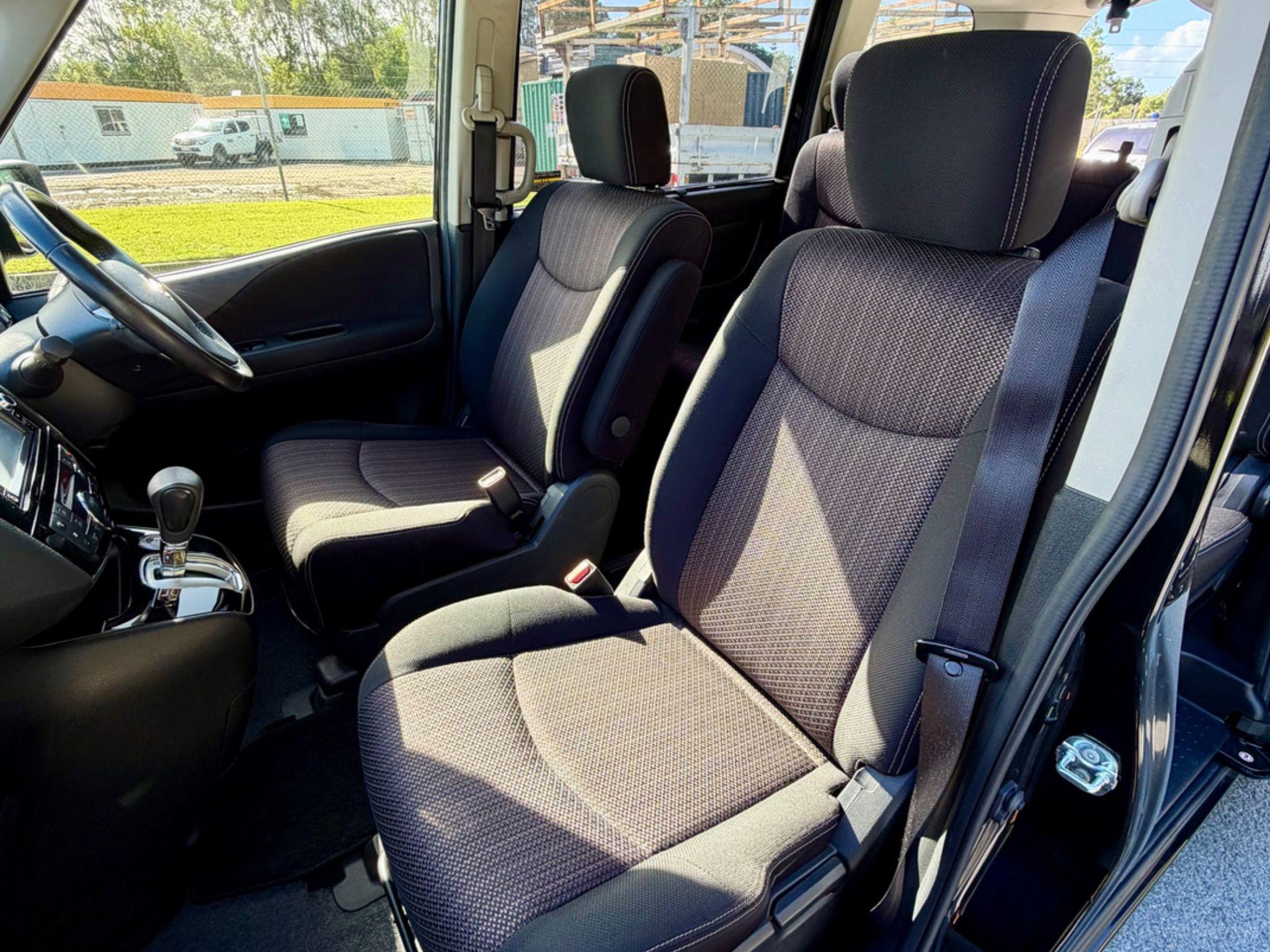 Nissan Serena Hybrid 8 Seat