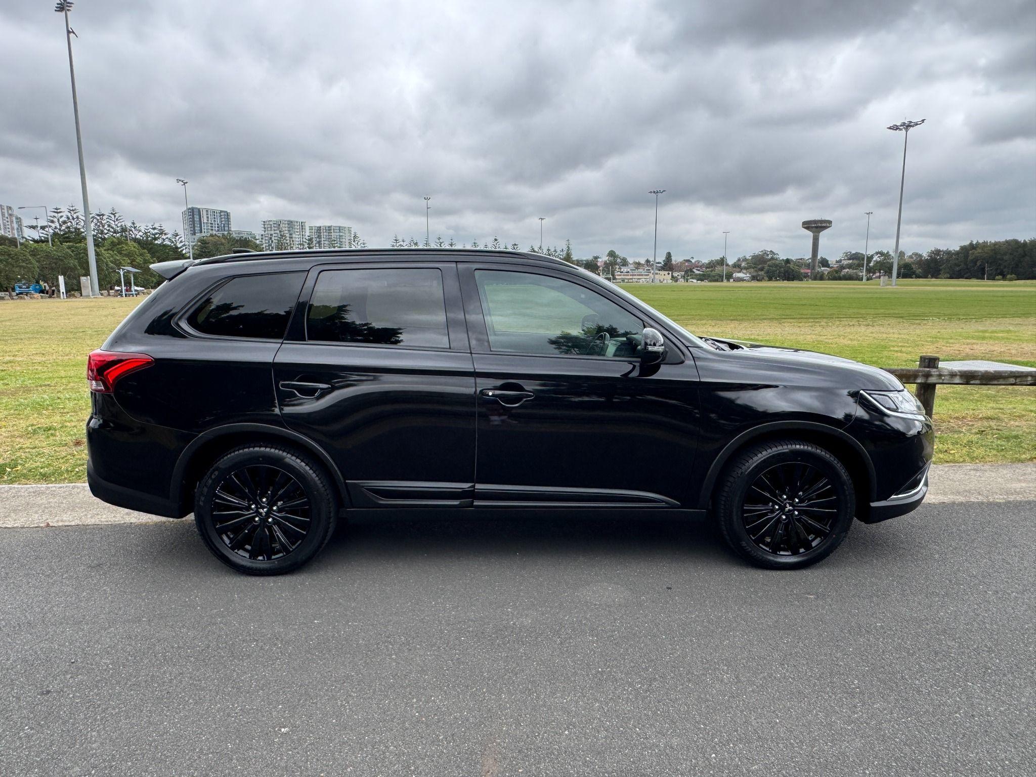 MITSUBISHI OUTLANDER