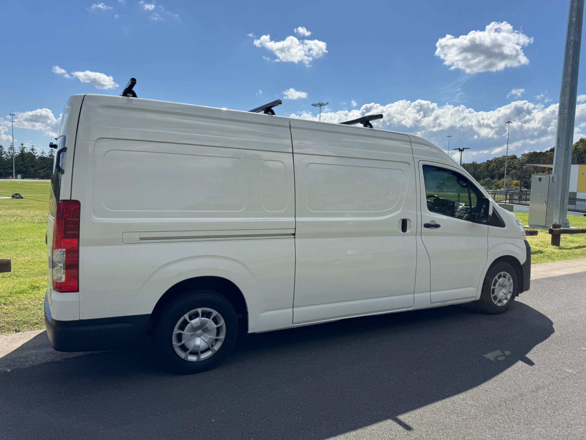 TOYOTA HIACE