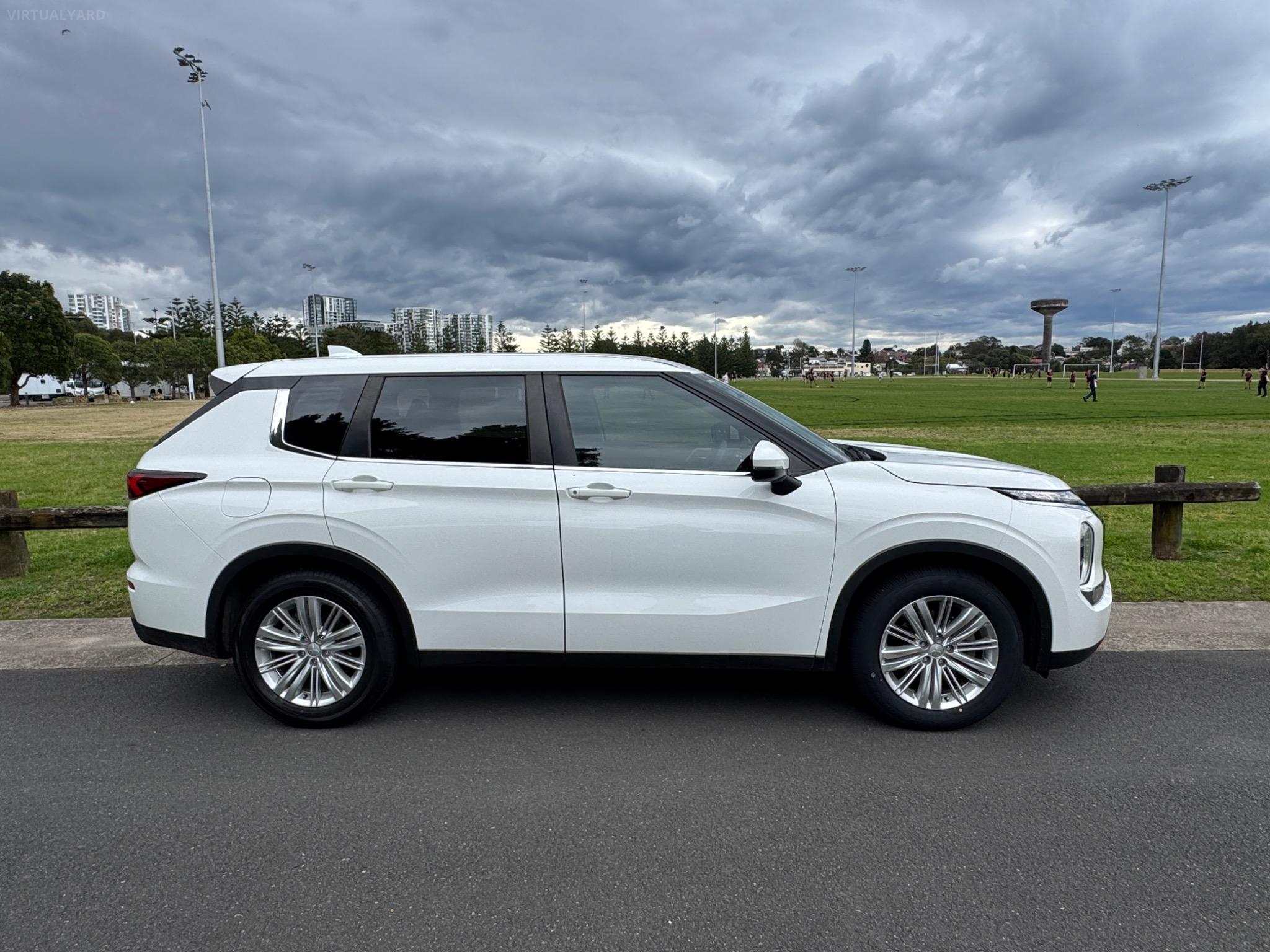 MITSUBISHI OUTLANDER
