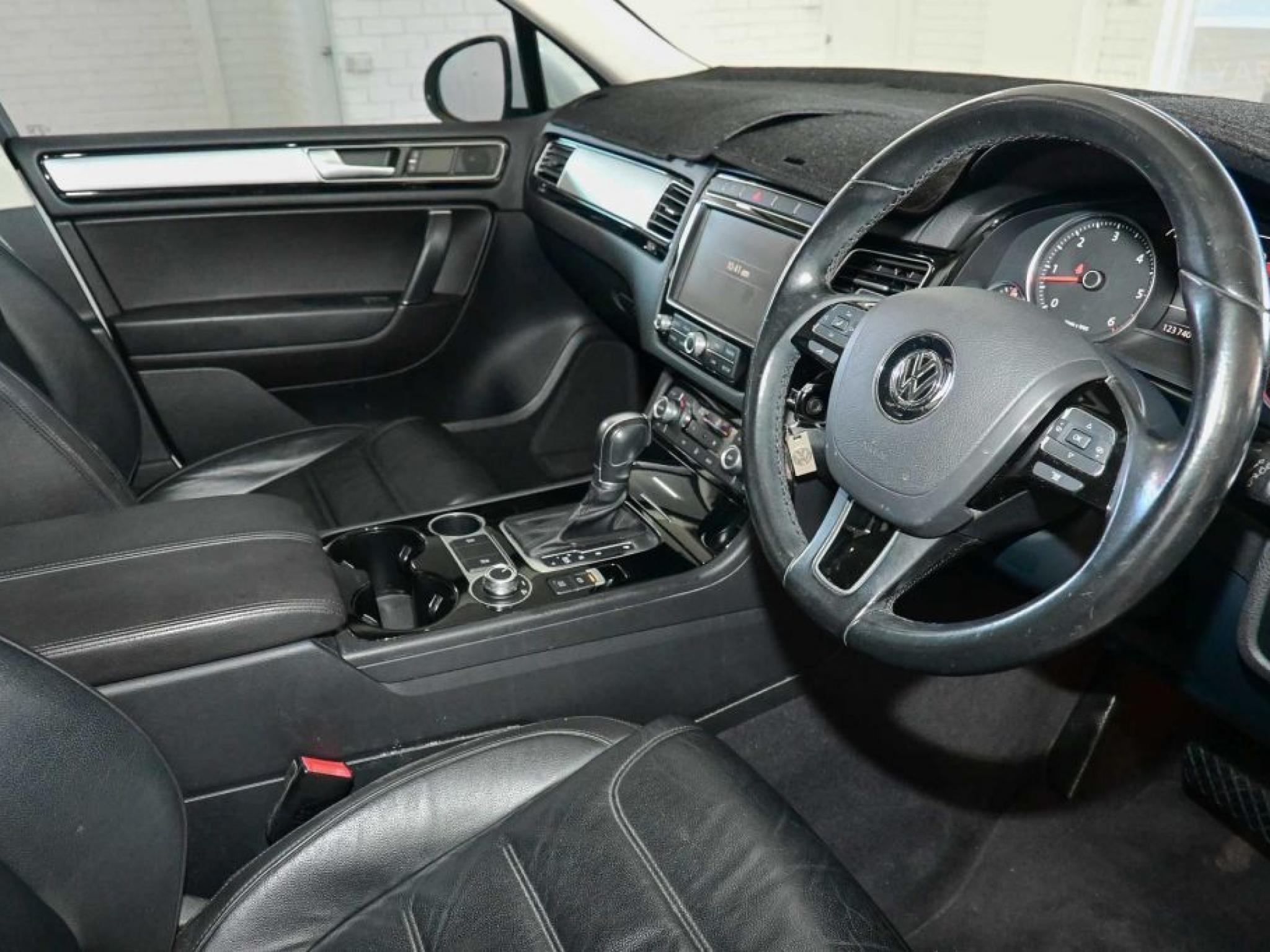 VOLKSWAGEN TOUAREG