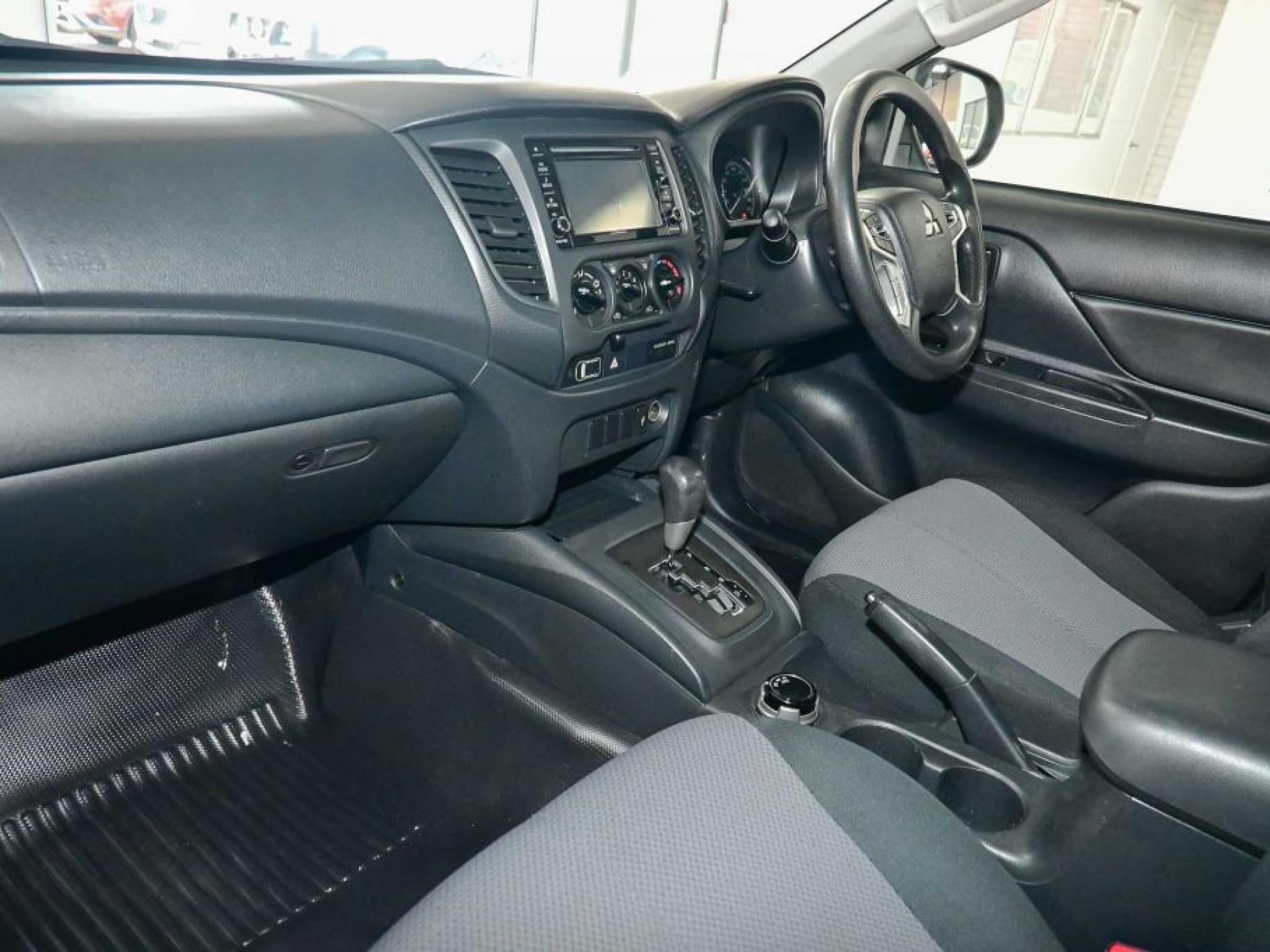 MITSUBISHI TRITON