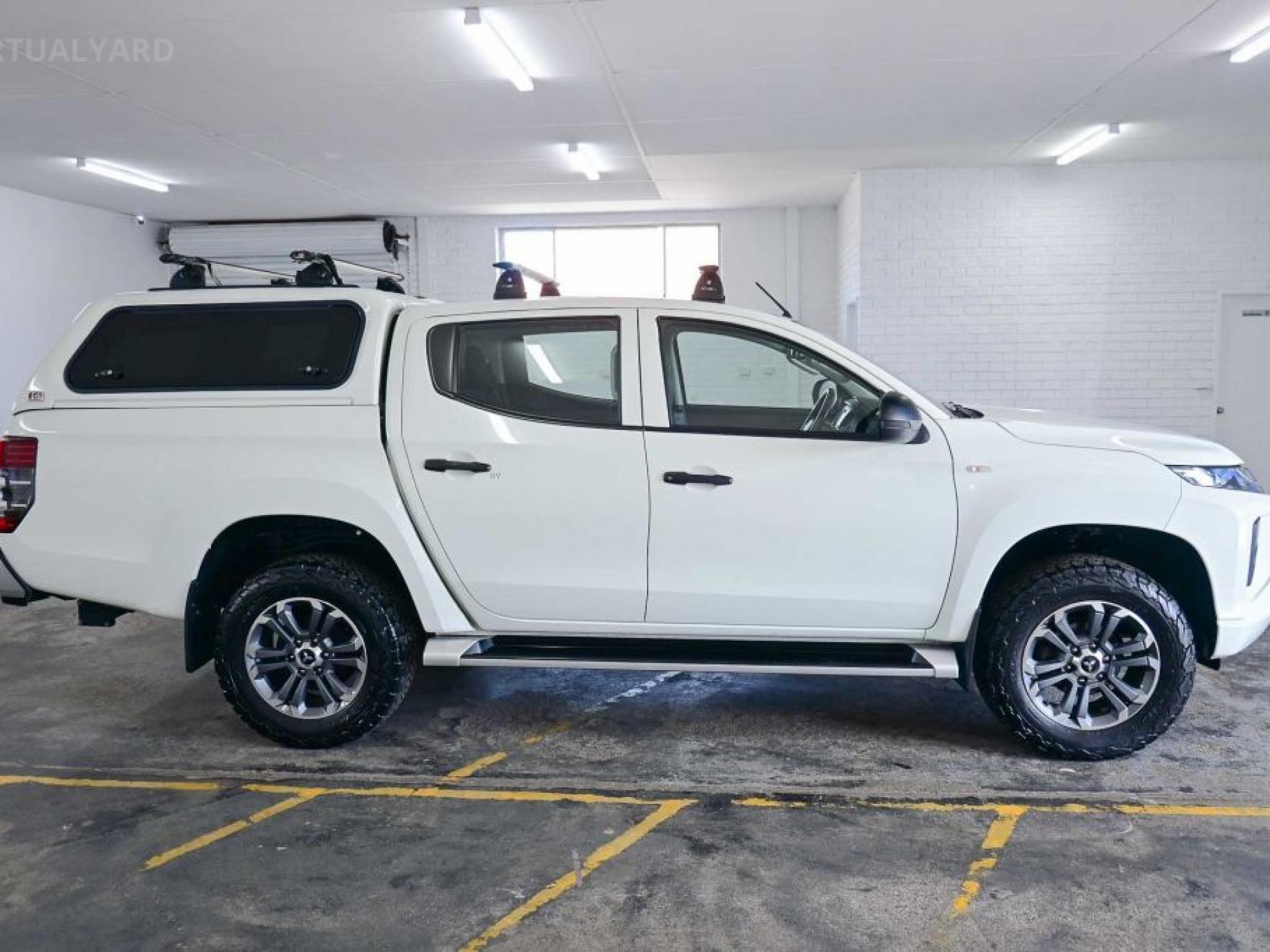 MITSUBISHI TRITON