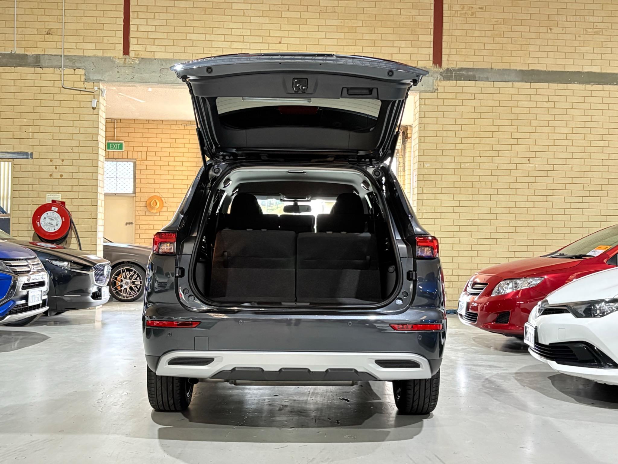 MITSUBISHI OUTLANDER
