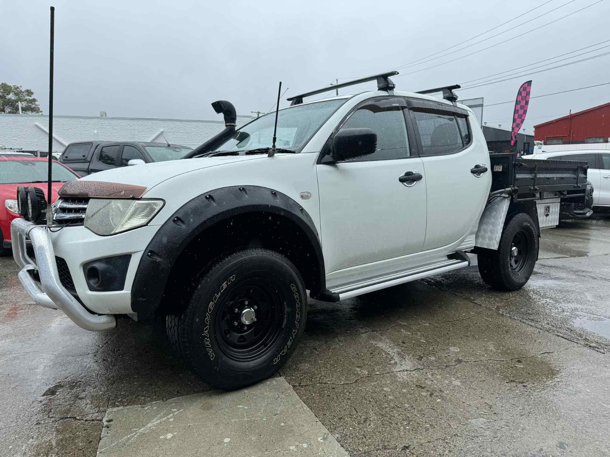 MITSUBISHI TRITON