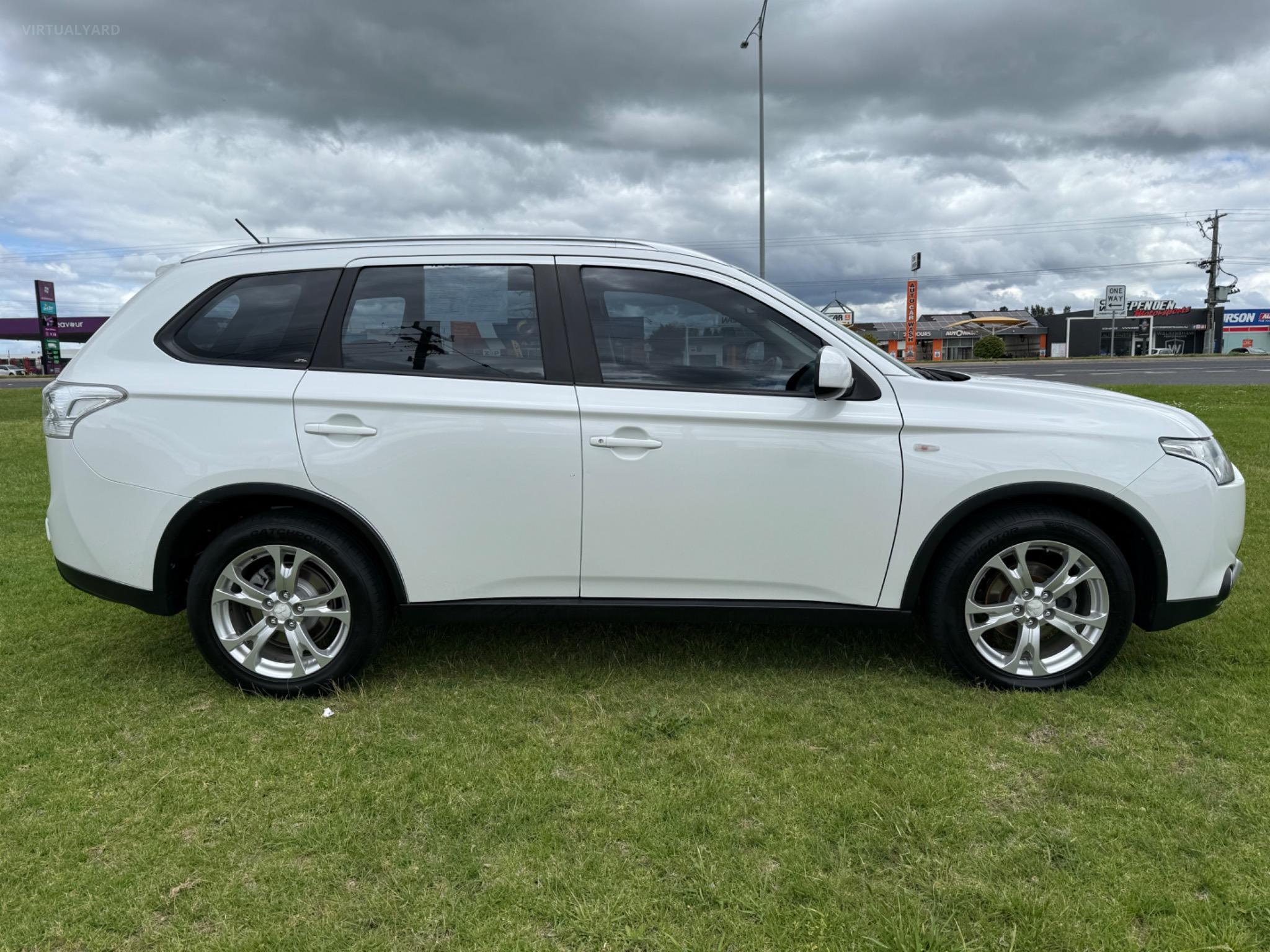 MITSUBISHI OUTLANDER