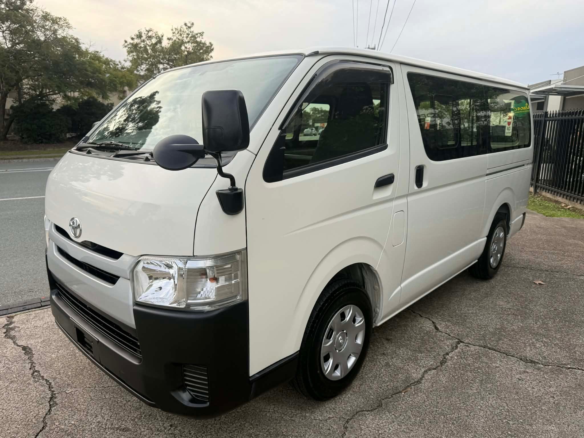 TOYOTA HIACE