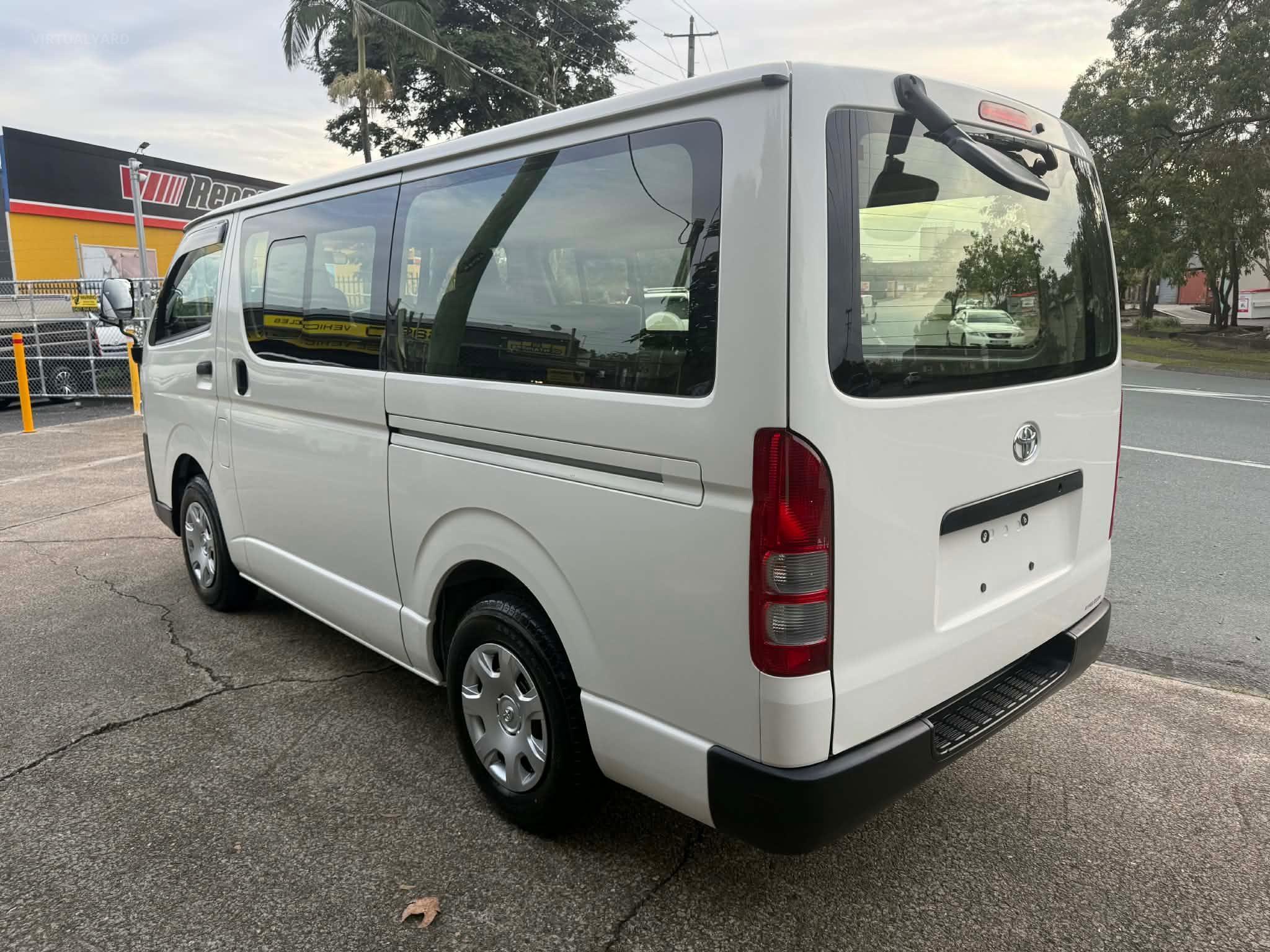 TOYOTA HIACE